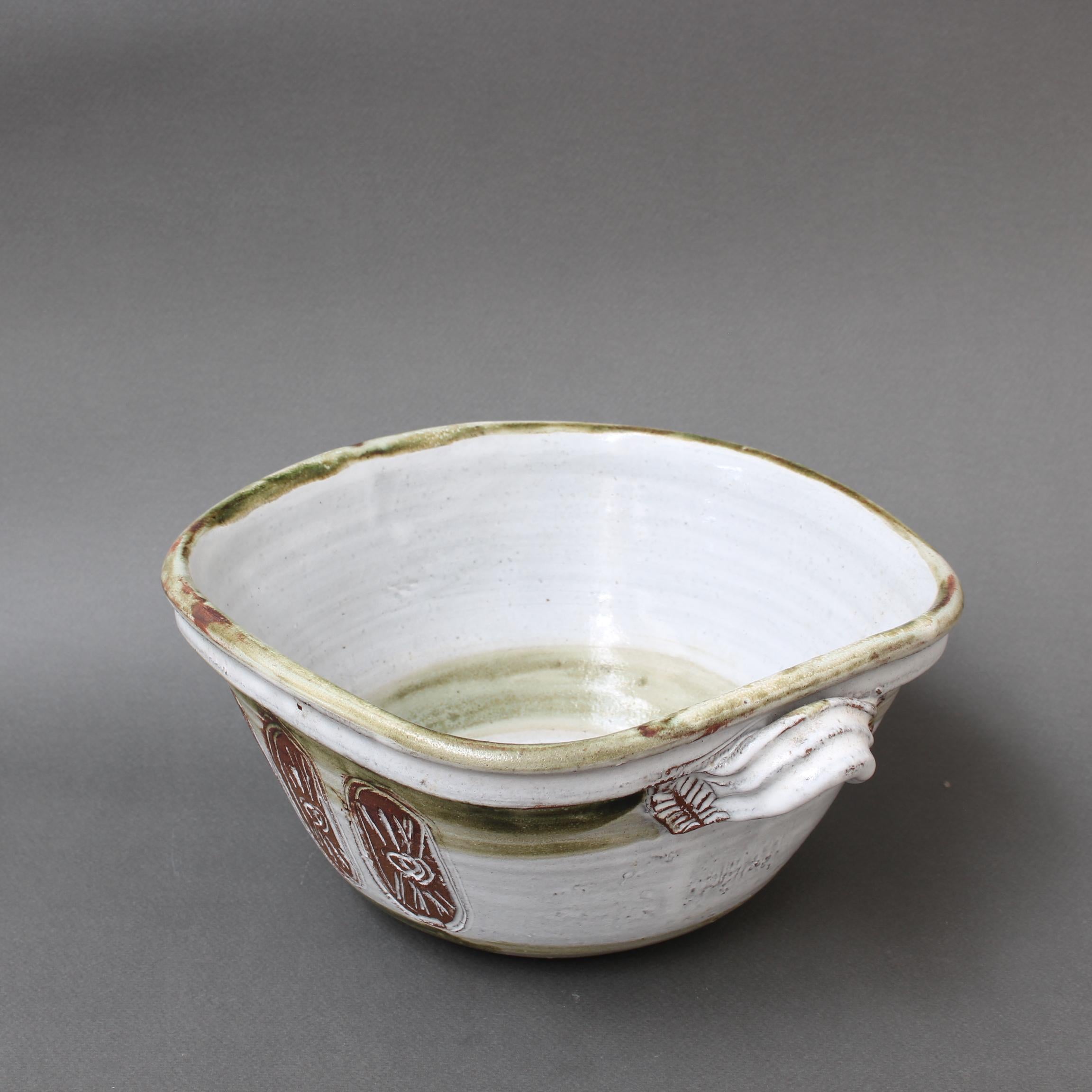 Mid-century decorative ceramic bowl (circa 1960s) by Albert Thiry (1932-2009). A chalk-white glaze forms the base for the interior and exterior sides of the bowl. At the base, you'll be delighted by a cheerful sun motif incised in the brown clay