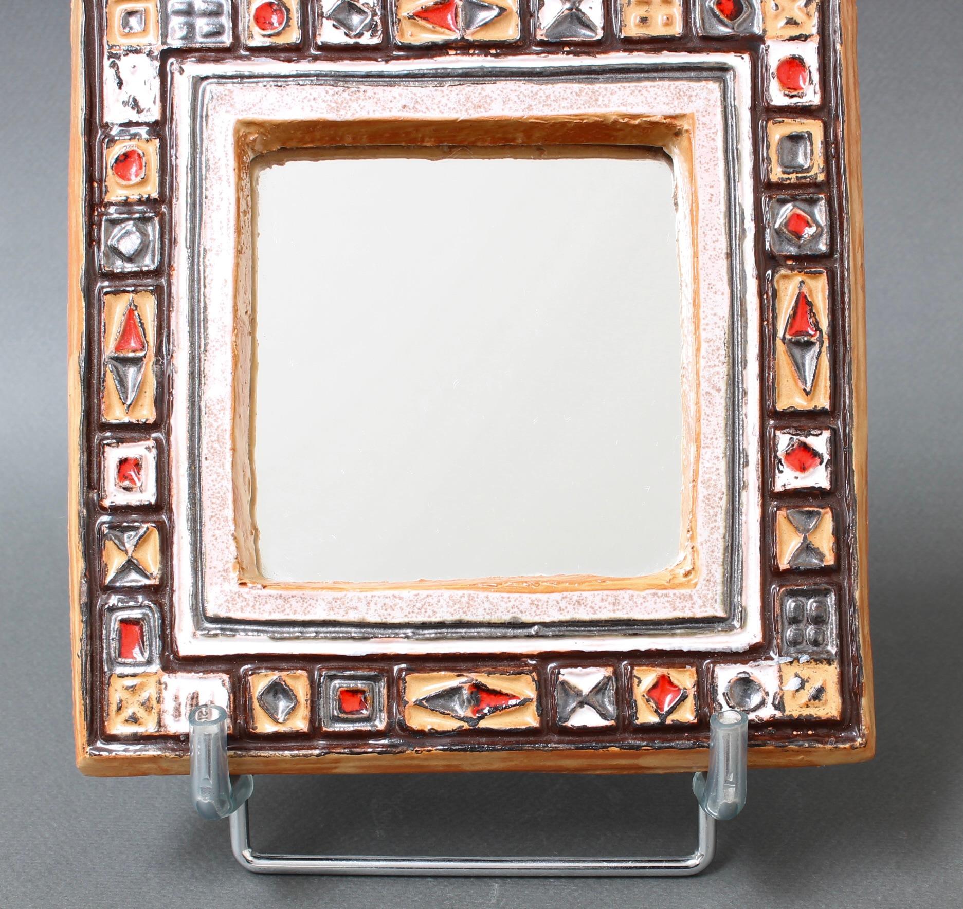 Français Miroir décoratif français en céramique du milieu du siècle dernier attribué à l'Atelier Les Cyclades  en vente