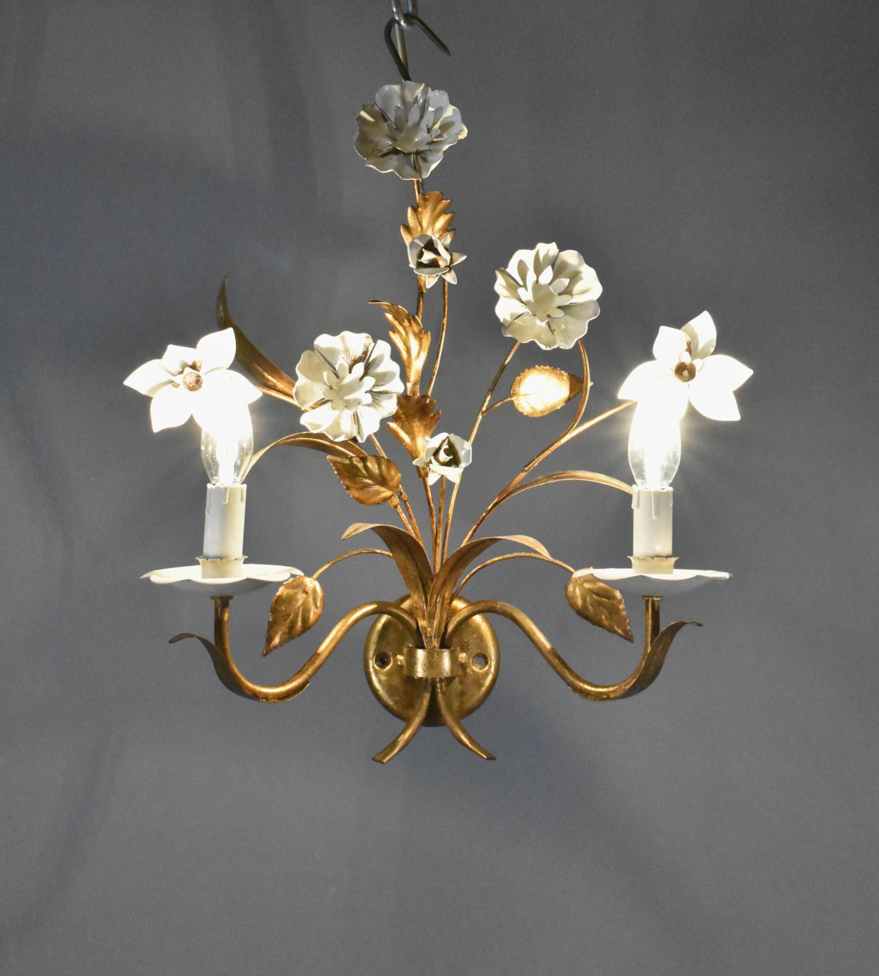 Mid-Century French Decorative Floral Toleware Wall Light In Good Condition In SAINTE-COLOMBE, FR