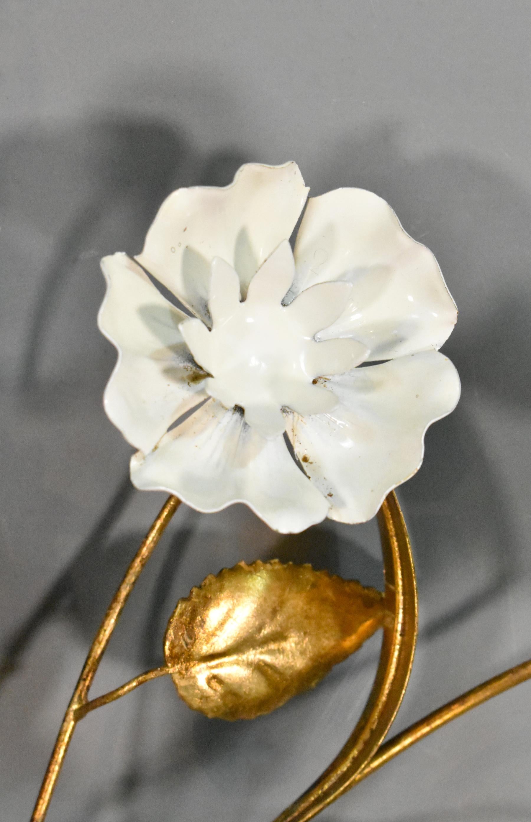Mid-Century French Decorative Floral Toleware Wall Light For Sale 2