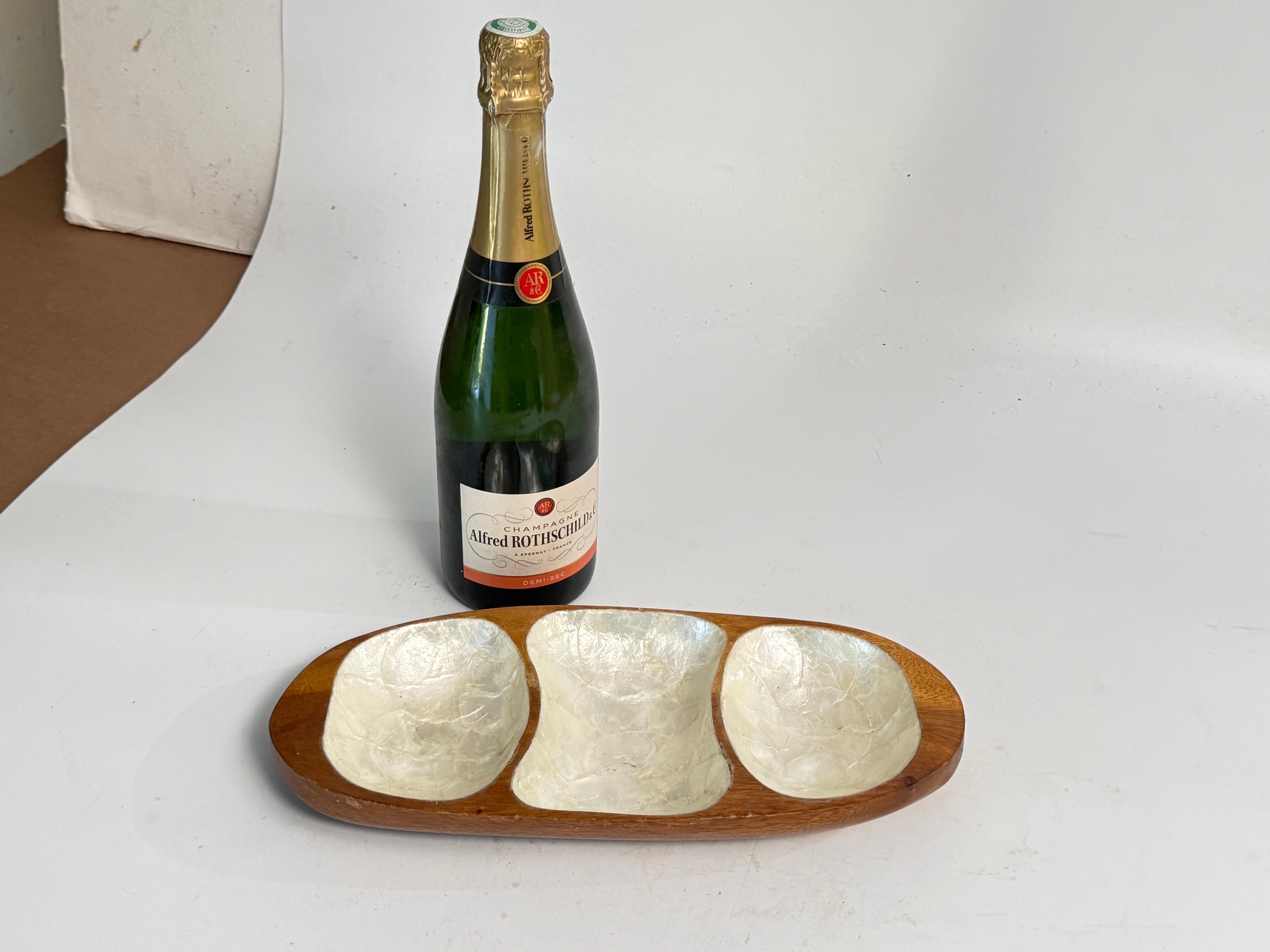 Plato decorativo francés de mediados de siglo de madera y nácar / Vide-Poche  1970s Moderno de mediados de siglo en venta
