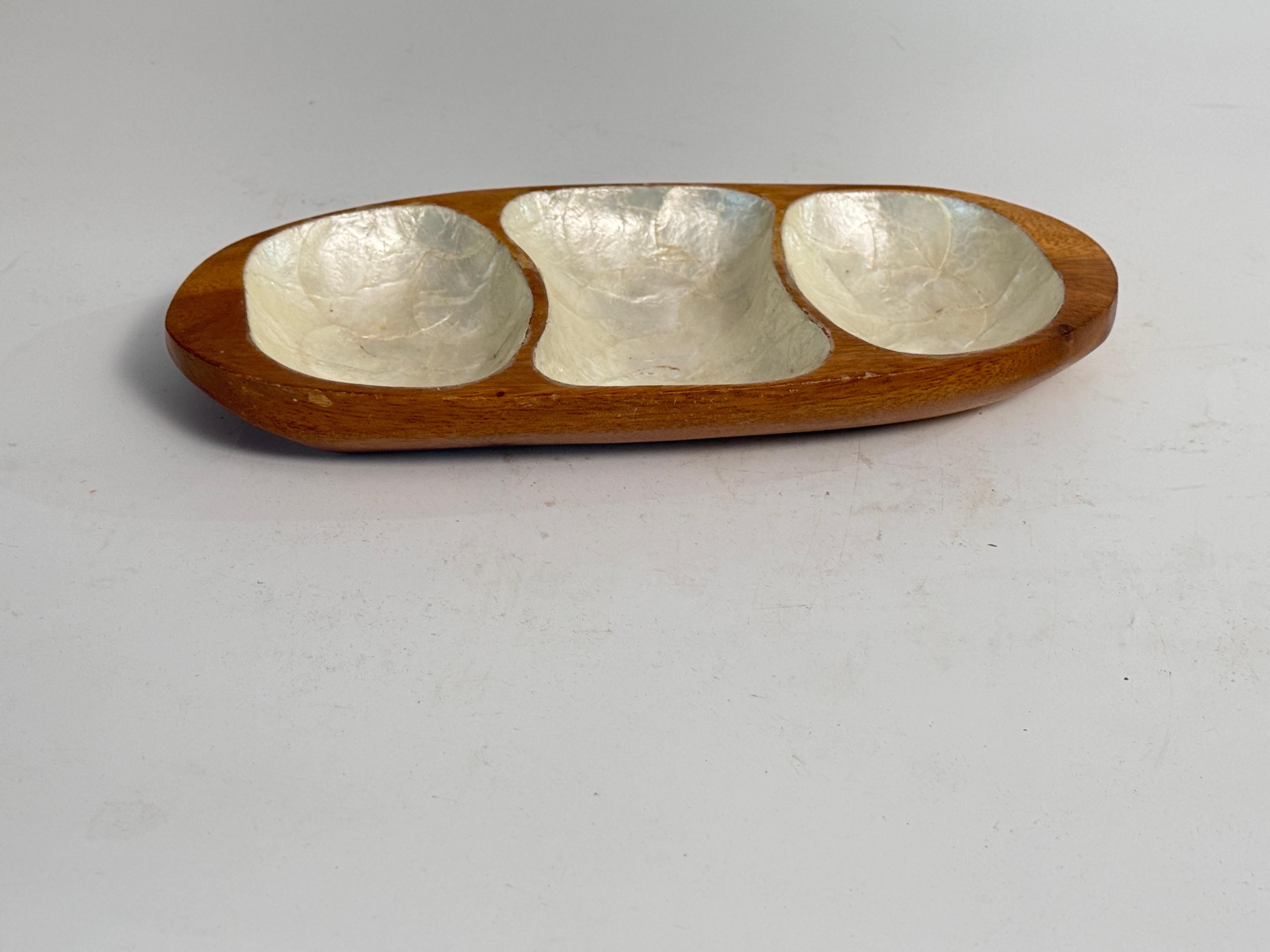 Plato decorativo francés de mediados de siglo de madera y nácar / Vide-Poche  1970s en venta 2