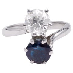 Anello francese di metà secolo con diamante e zaffiro in oro bianco 18k Toi et Moi