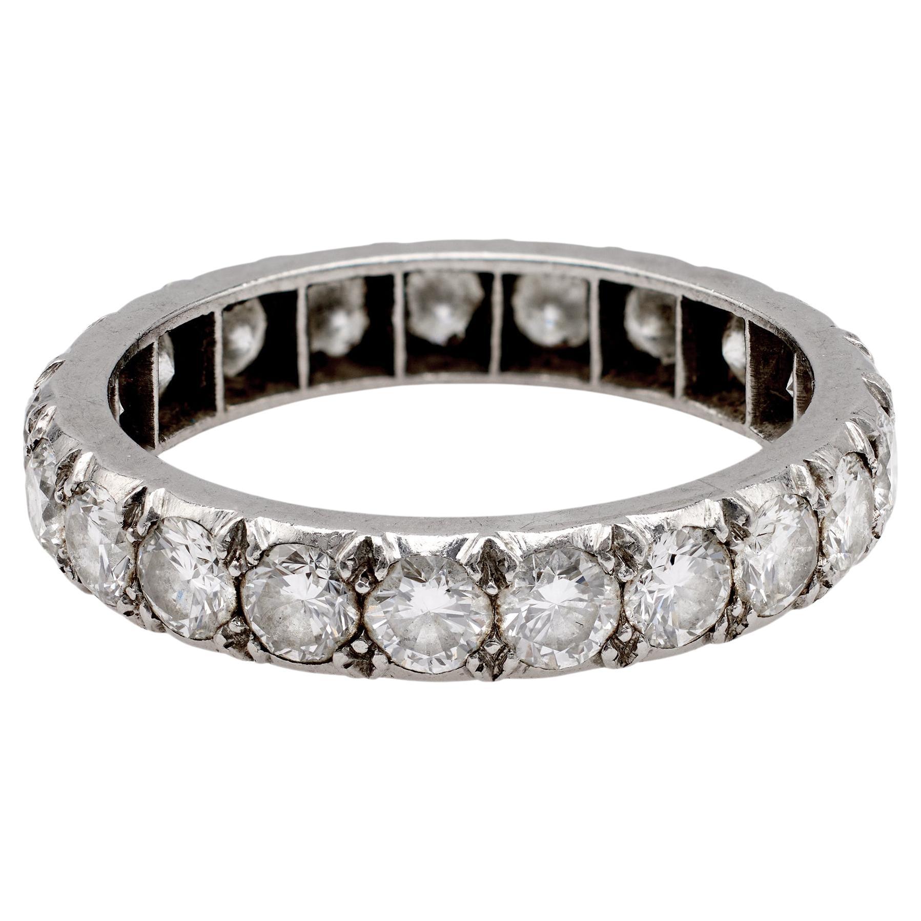 Französischer Diamant-Platin-Eternity-Ring aus der Mitte des Jahrhunderts im Angebot