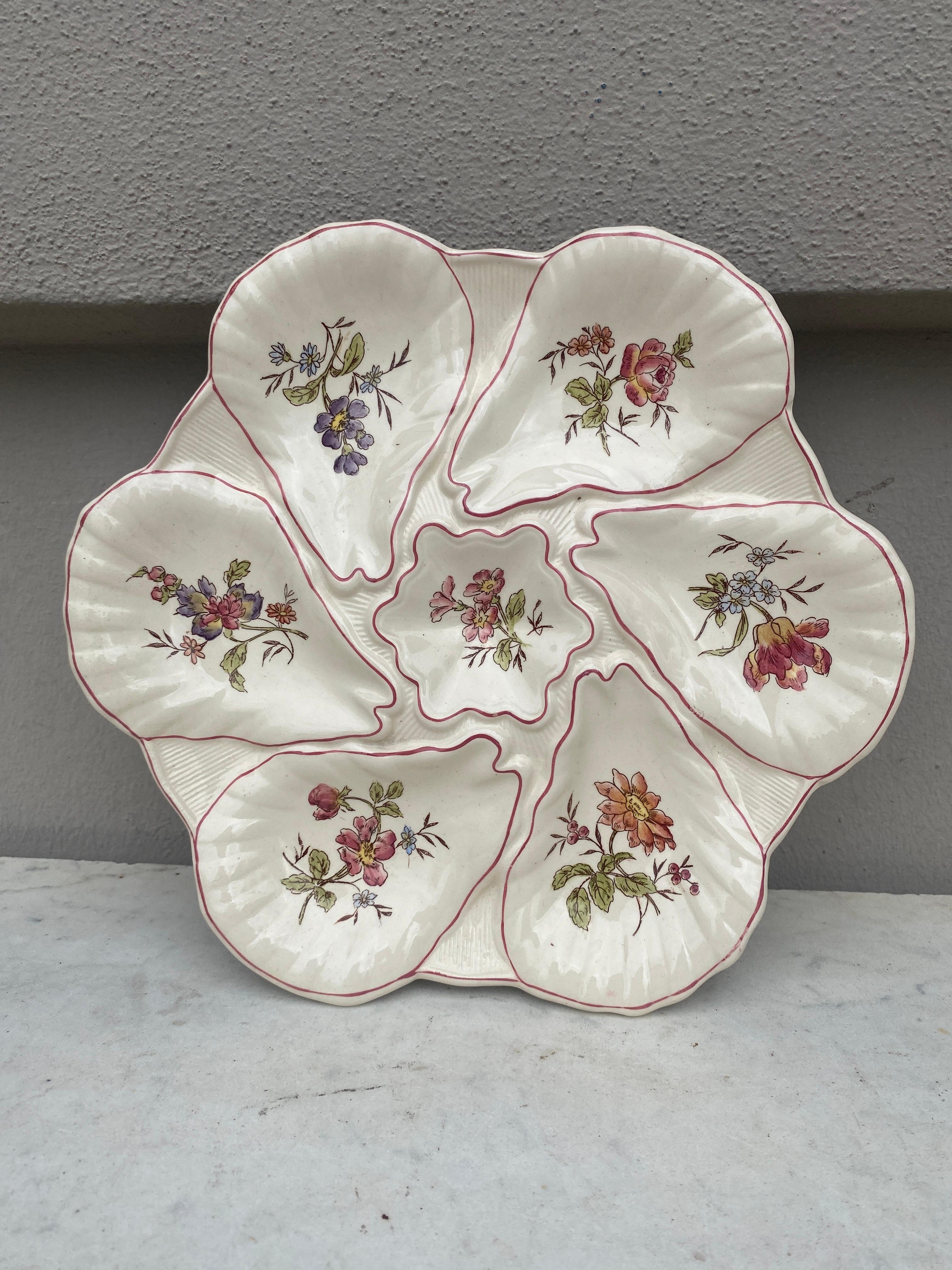 Mid-Century French Ecru Majolica Oyster Plate  In Good Condition For Sale In Austin, TX