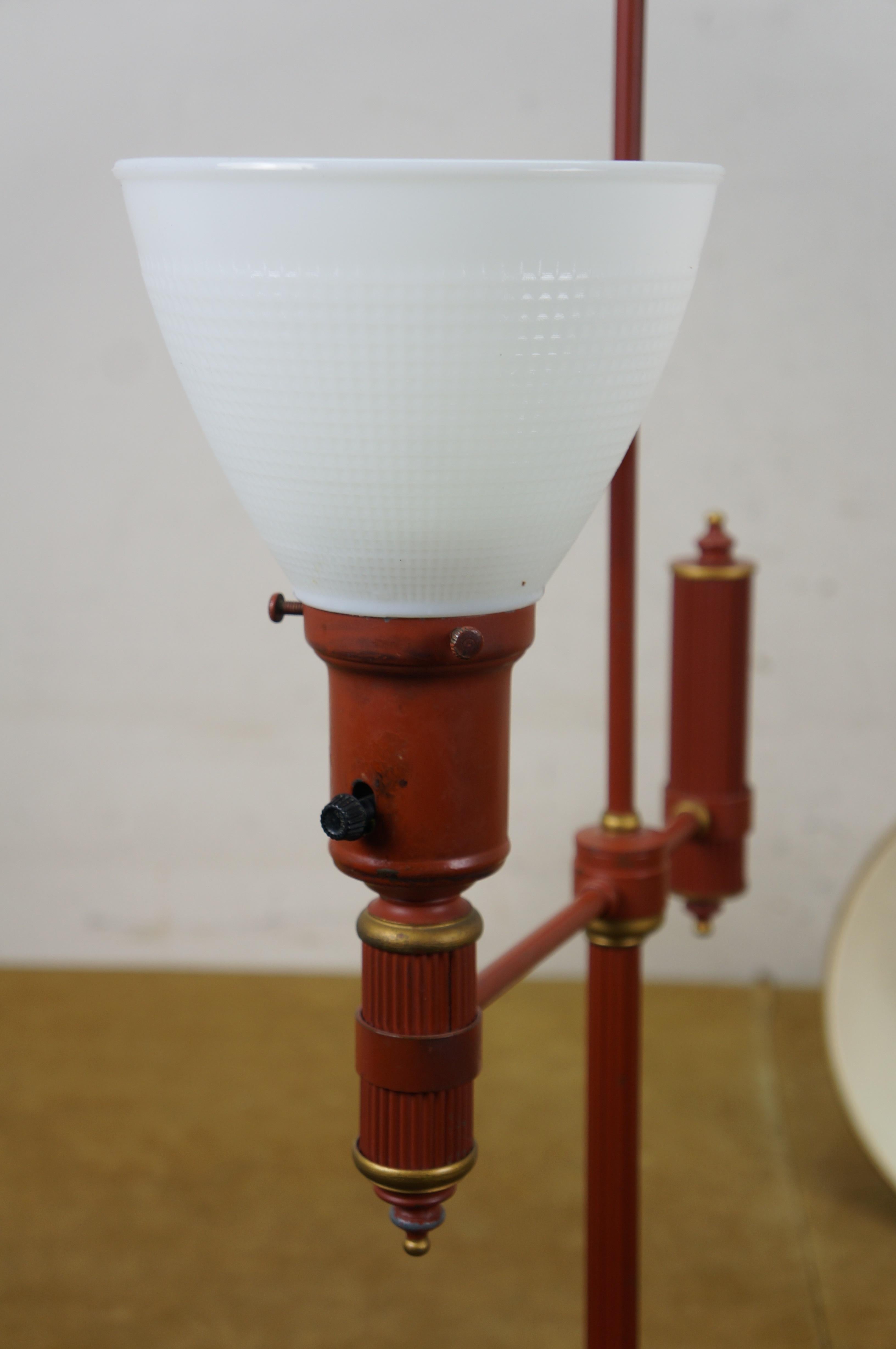 Lámpara de pie de estudiante de metal tole rojo y dorado estilo Imperio francés de mediados de siglo 57 en venta 7