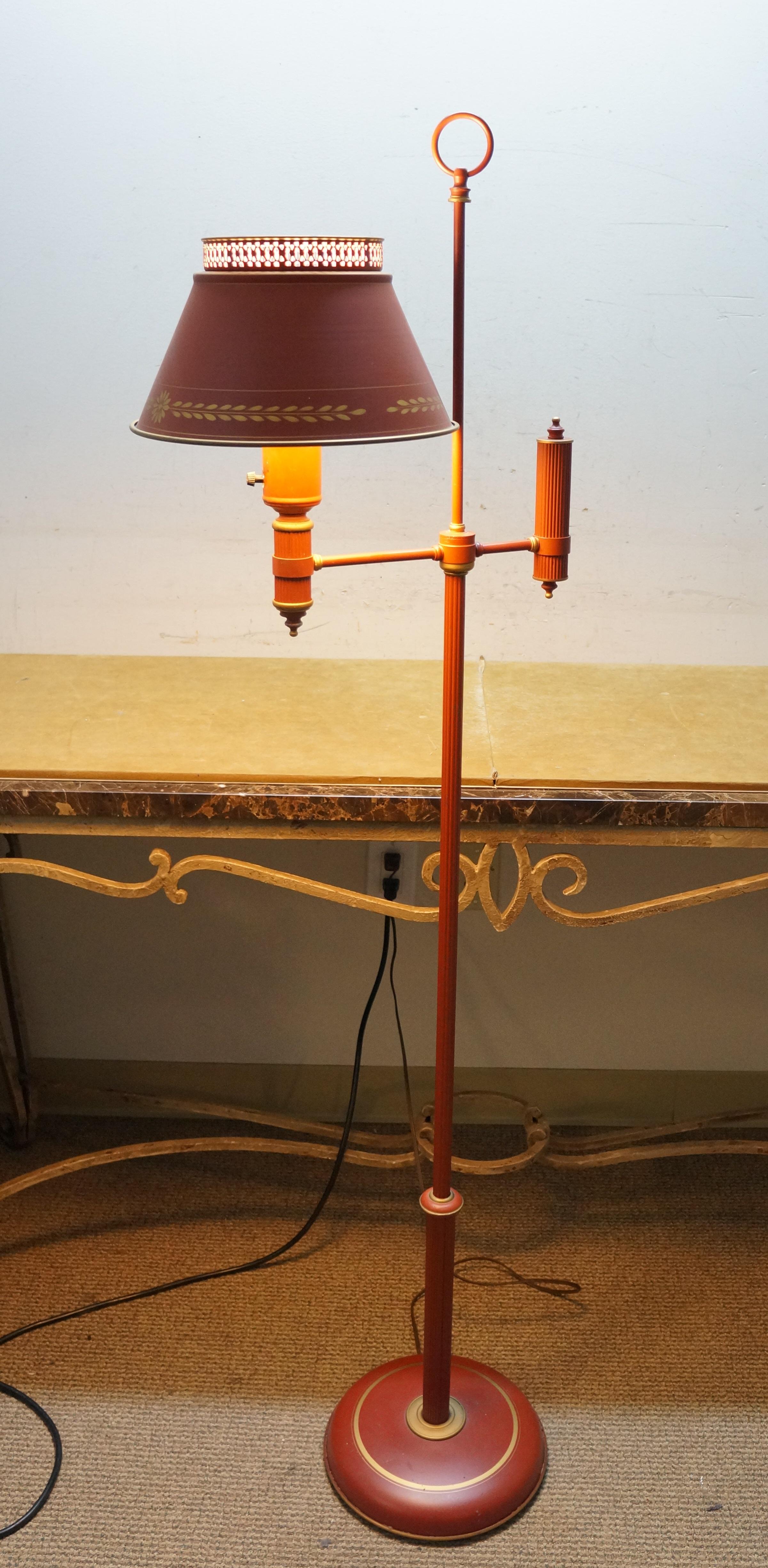 Lámpara de pie de estudiante de metal tole rojo y dorado estilo Imperio francés de mediados de siglo 57 en venta 11