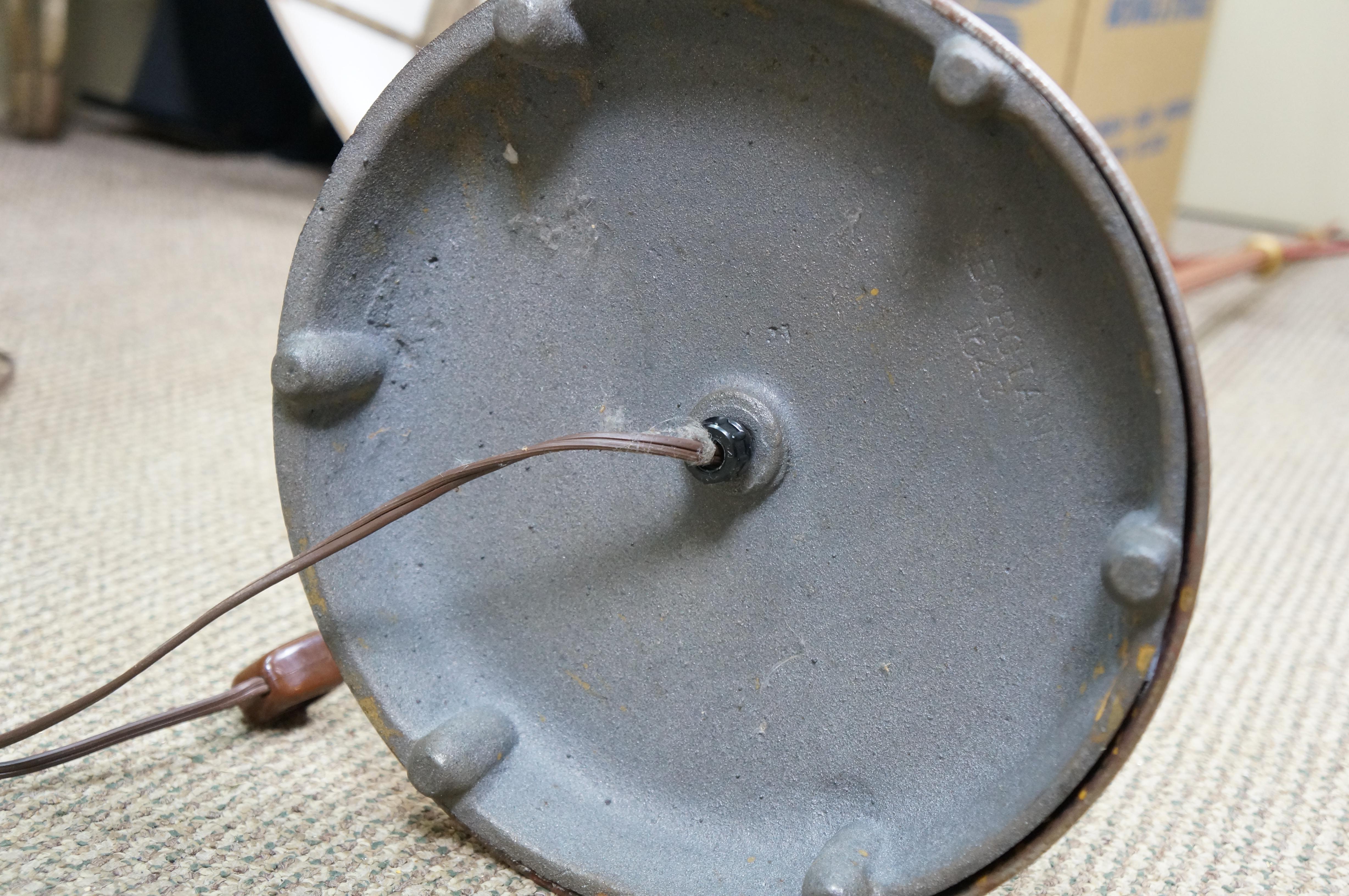 Lámpara de pie de estudiante de metal tole rojo y dorado estilo Imperio francés de mediados de siglo 57 en venta 13