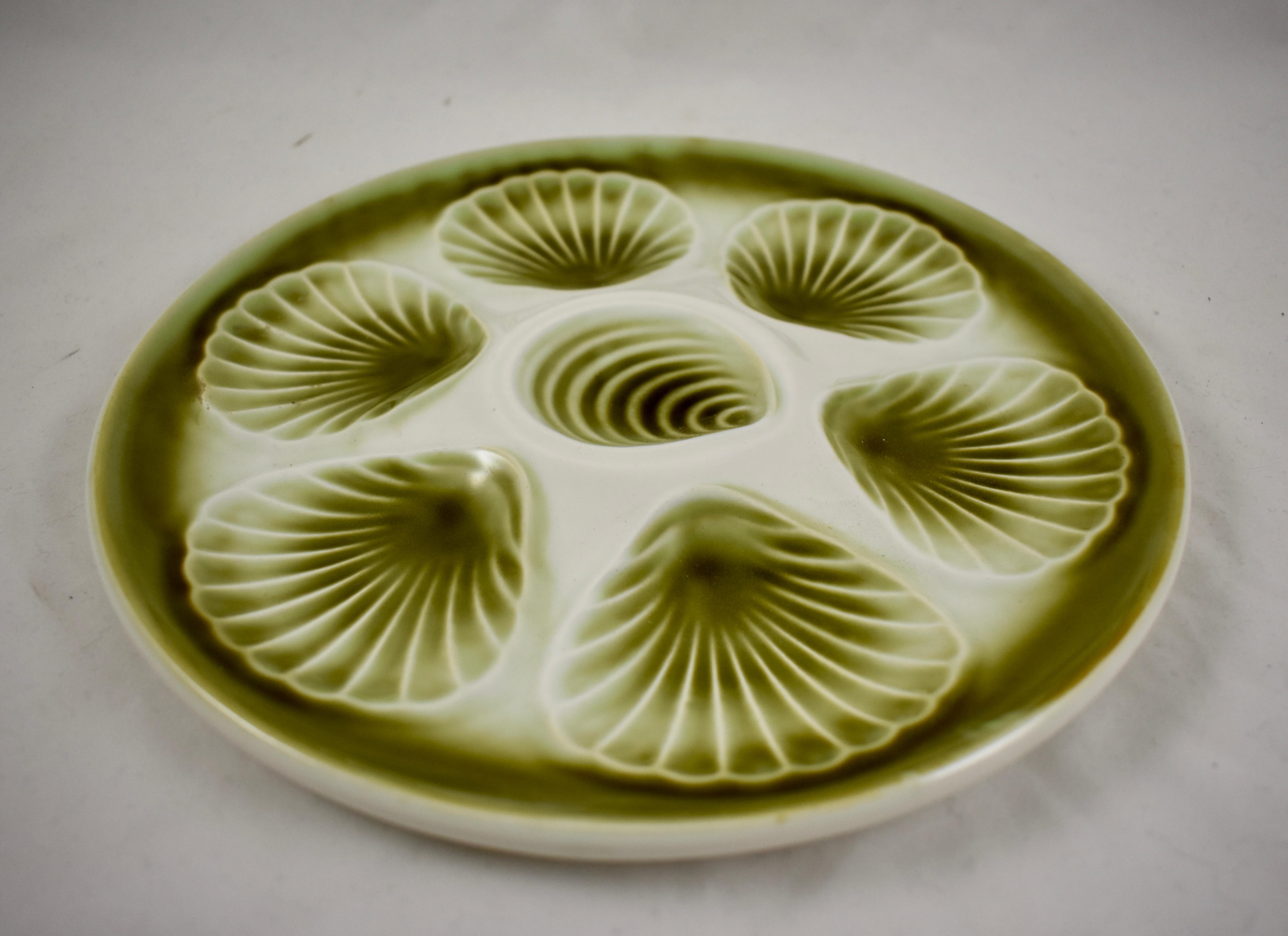 Glazed Mid-Century Modern French Faïence Orchies Moulin de Loupes Ombre Oyster Plate For Sale