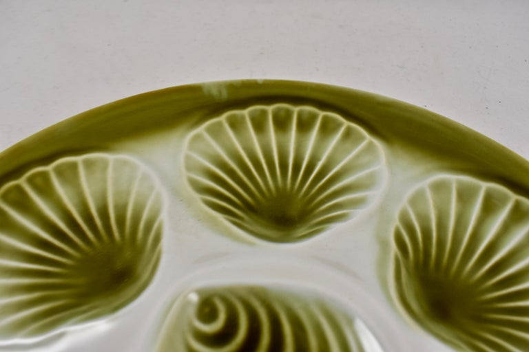 Mid-Century Modern French Faïence Orchies Moulin de Loupes Ombre Oyster Plate In Excellent Condition For Sale In Philadelphia, PA