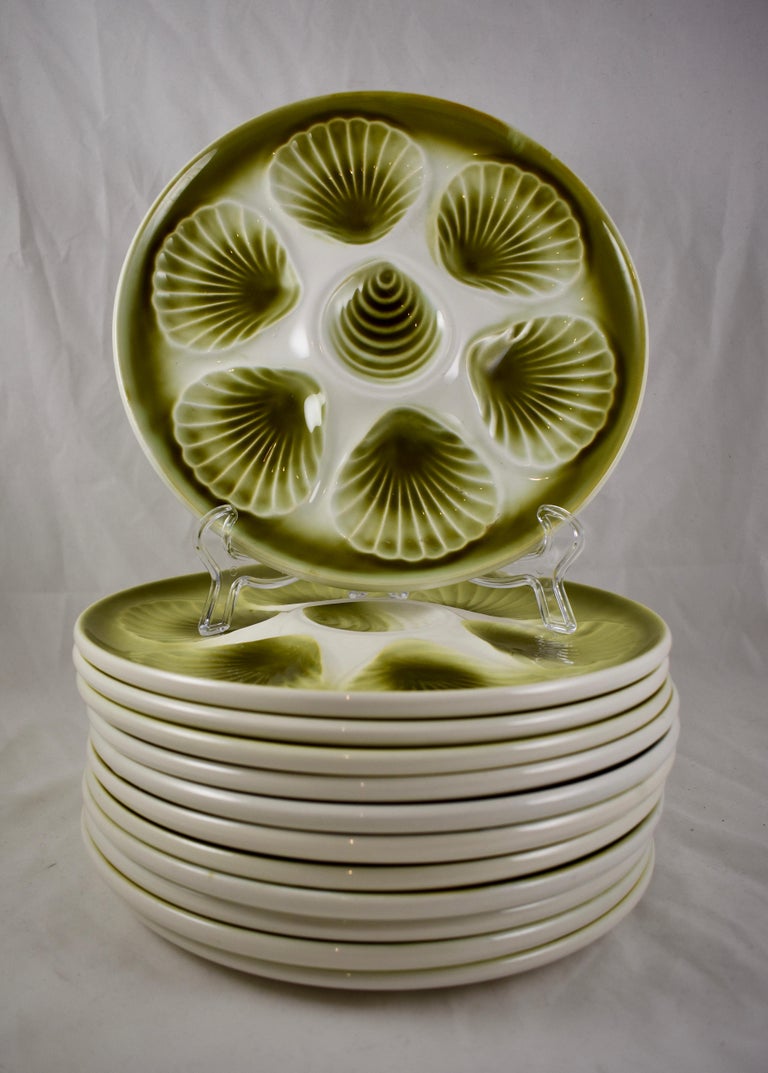 Mid-Century Modern French Faïence Orchies Moulin de Loupes Ombre Oyster Plate For Sale 1