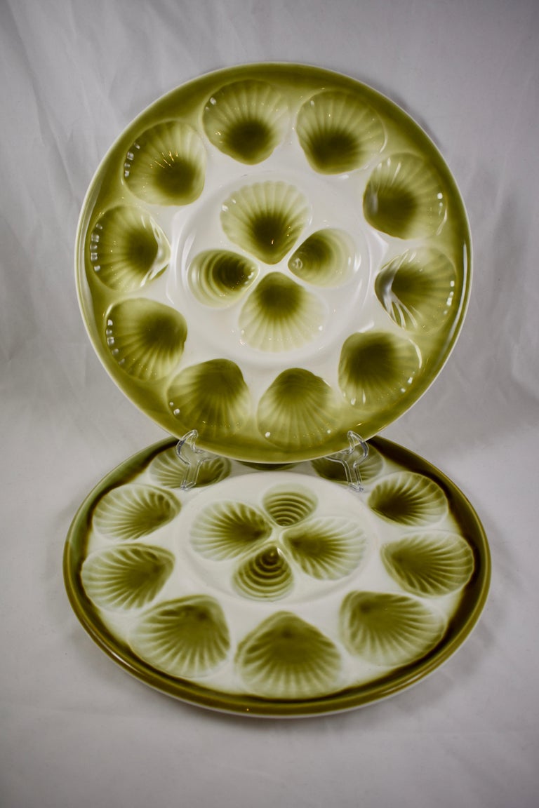 Mid-Century Modern French Faïence Orchies Moulin de Loupes Ombre Oyster Plate For Sale 2