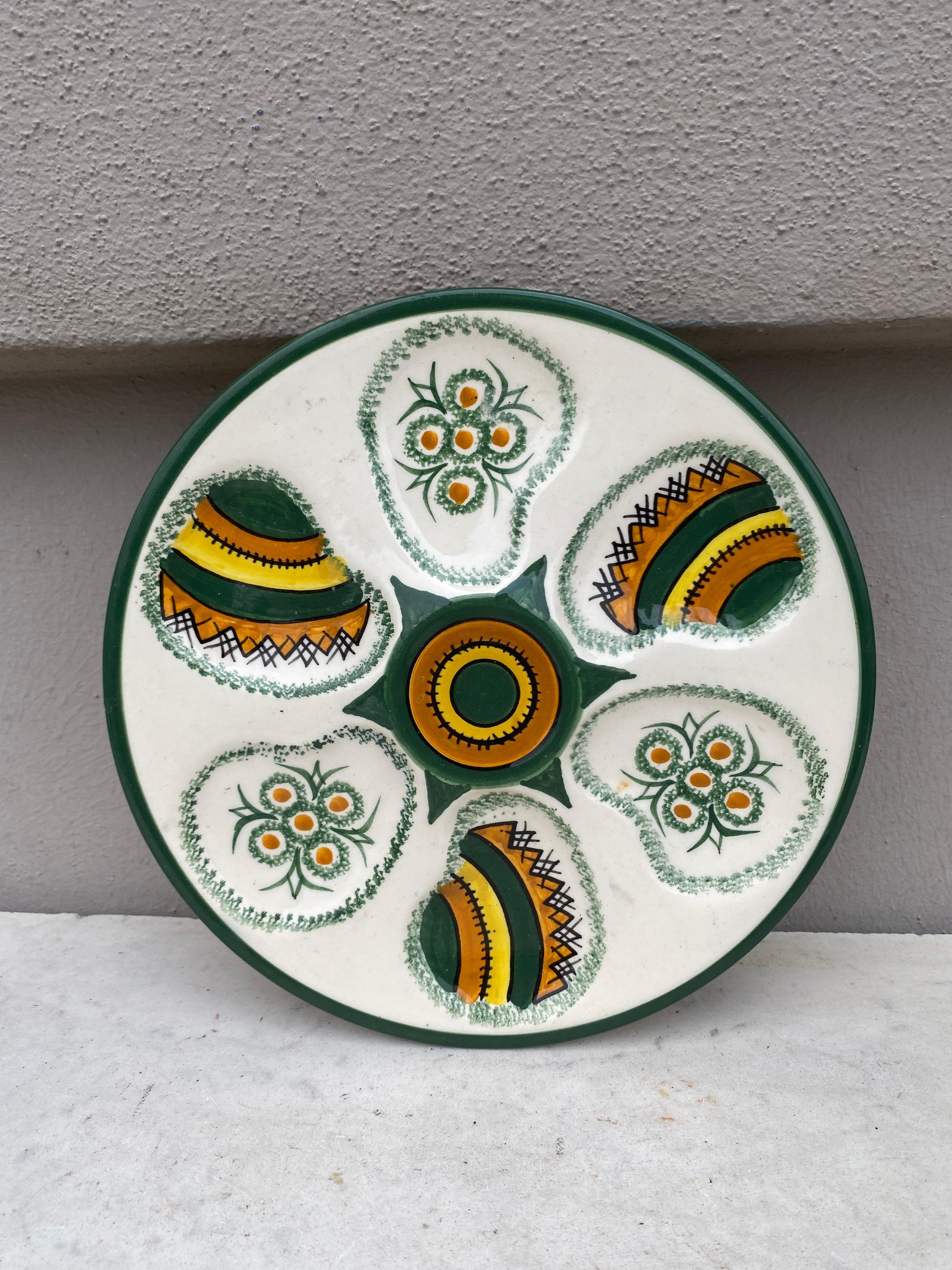 Mid-Century French Faience Oyster Plate Quimper In Good Condition For Sale In Austin, TX