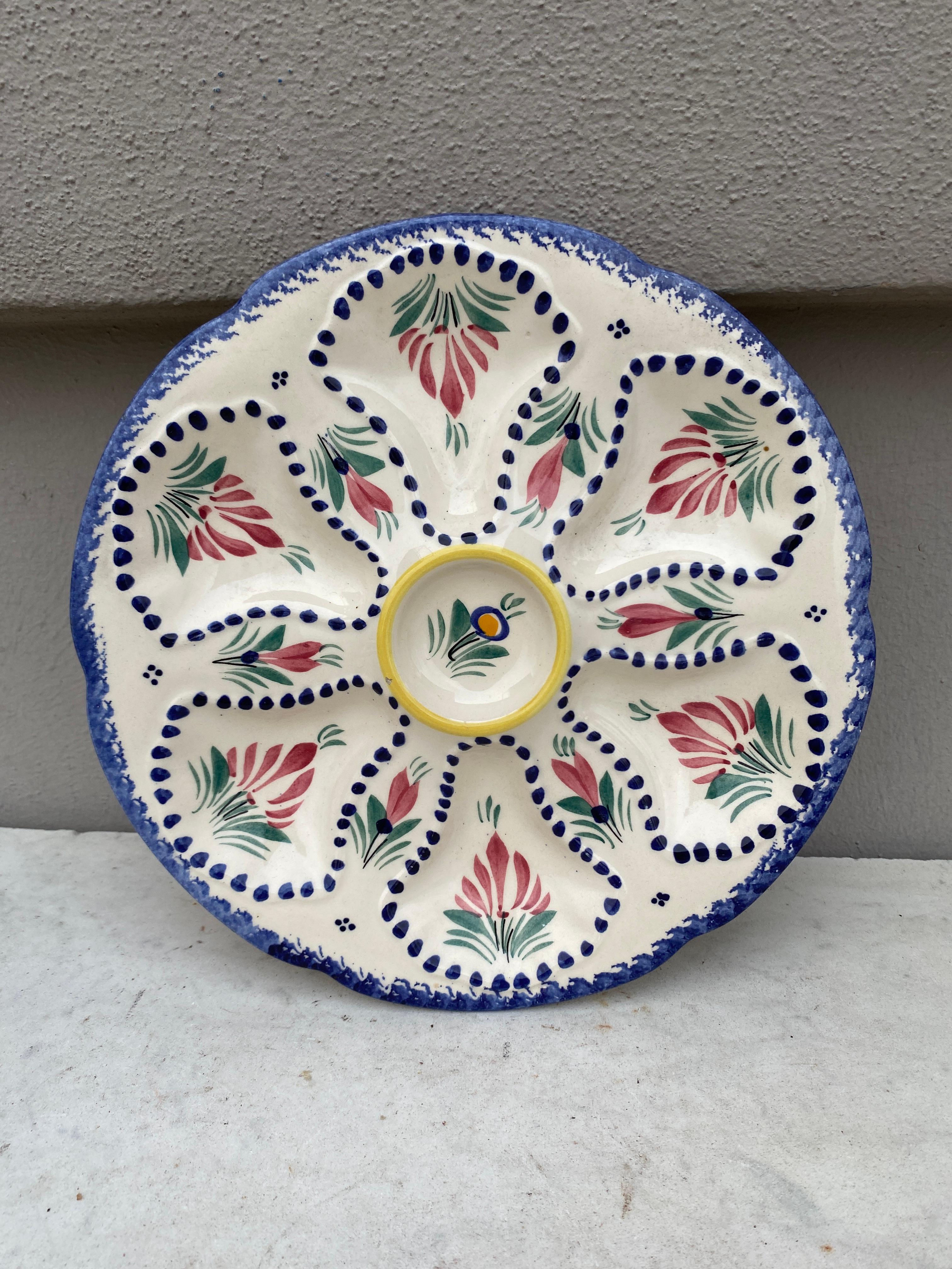 Mid-Century French Faience Oyster Plate Quimper In Good Condition For Sale In Austin, TX