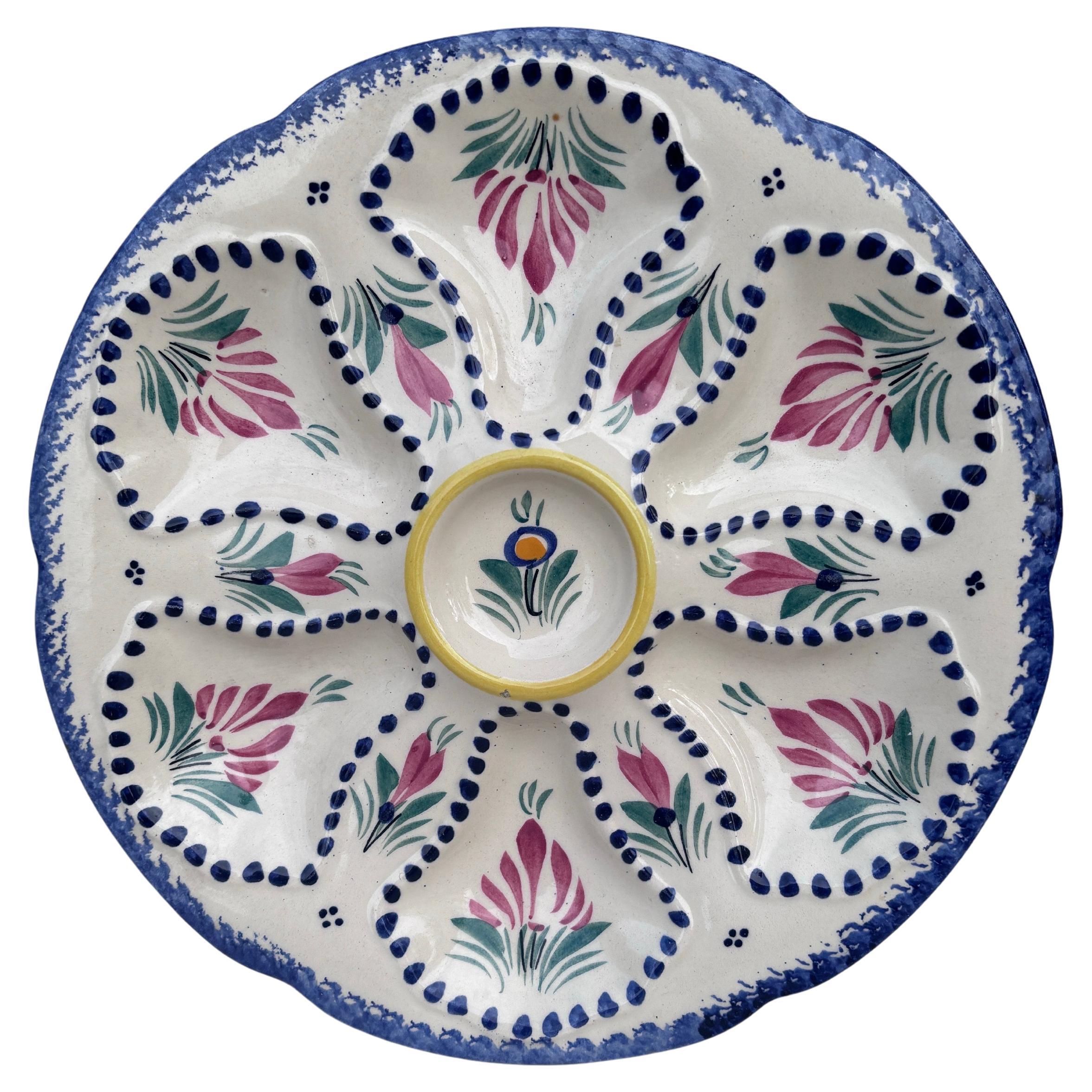 Rustique Assiette à huîtres Quimper en faïence française du milieu du siècle en vente