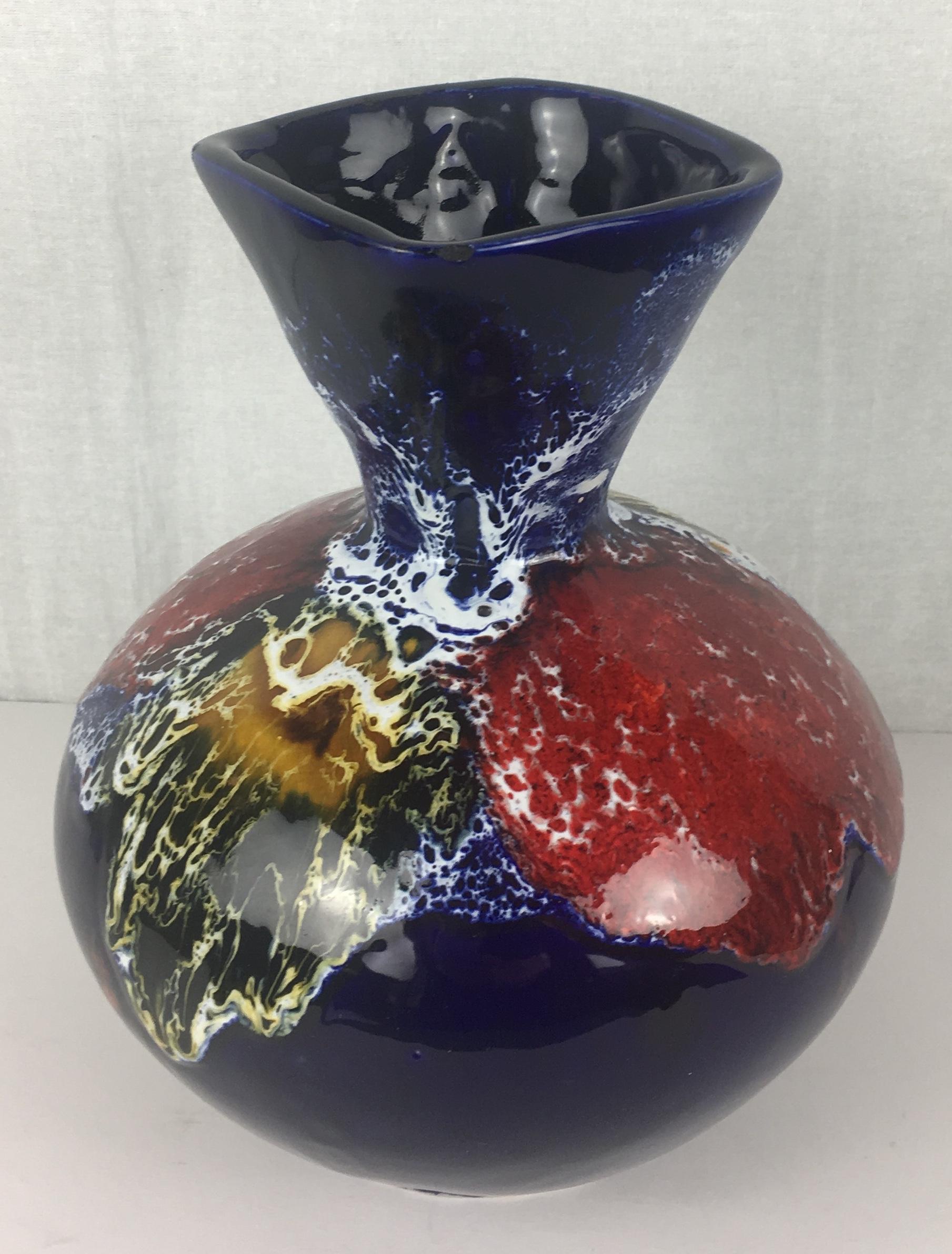 Vernissé Vase à fleurs Vallauris en lave grasse multicolore de style français du milieu du siècle dernier en vente