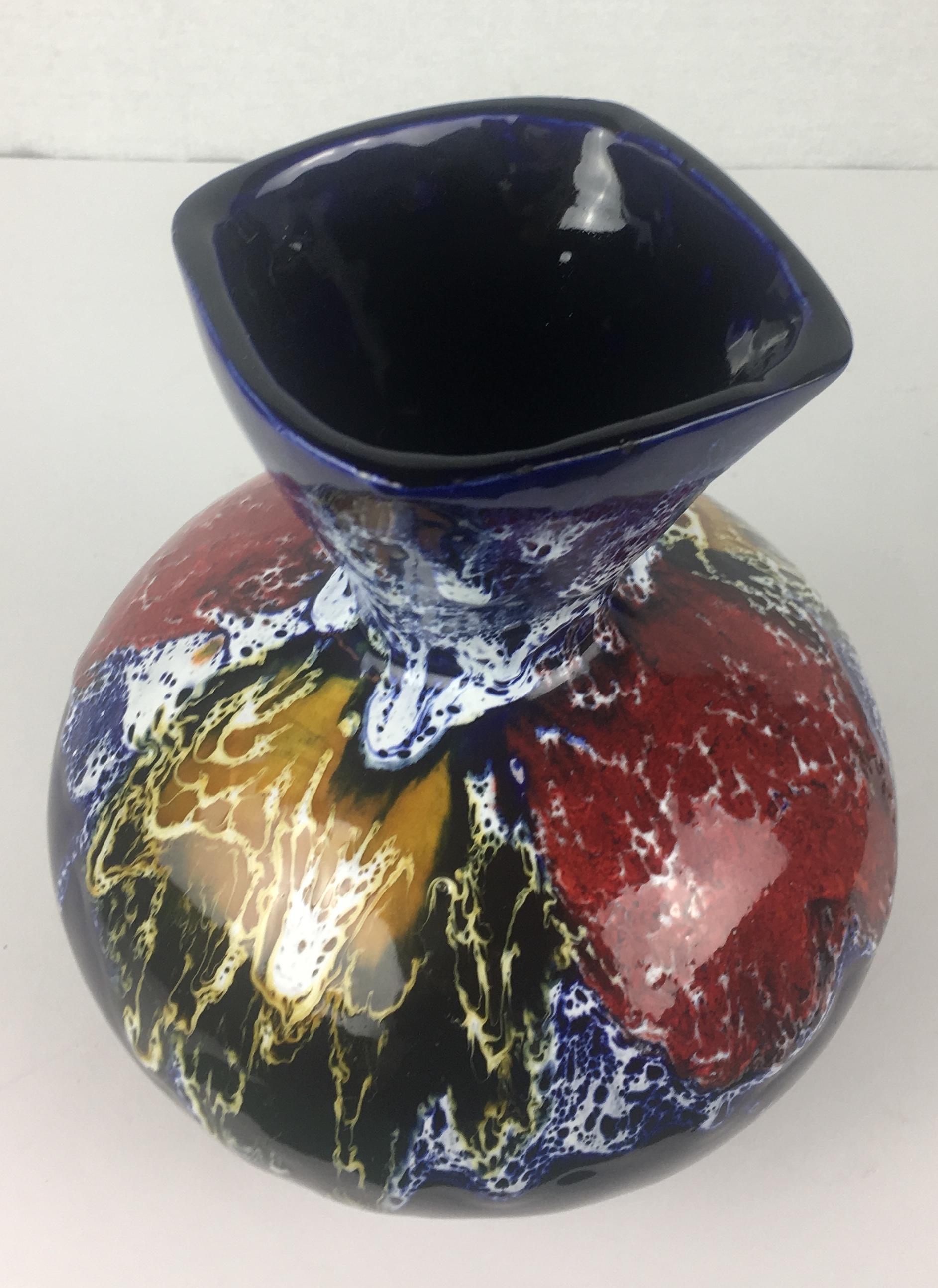 20ième siècle Vase à fleurs Vallauris en lave grasse multicolore de style français du milieu du siècle dernier en vente