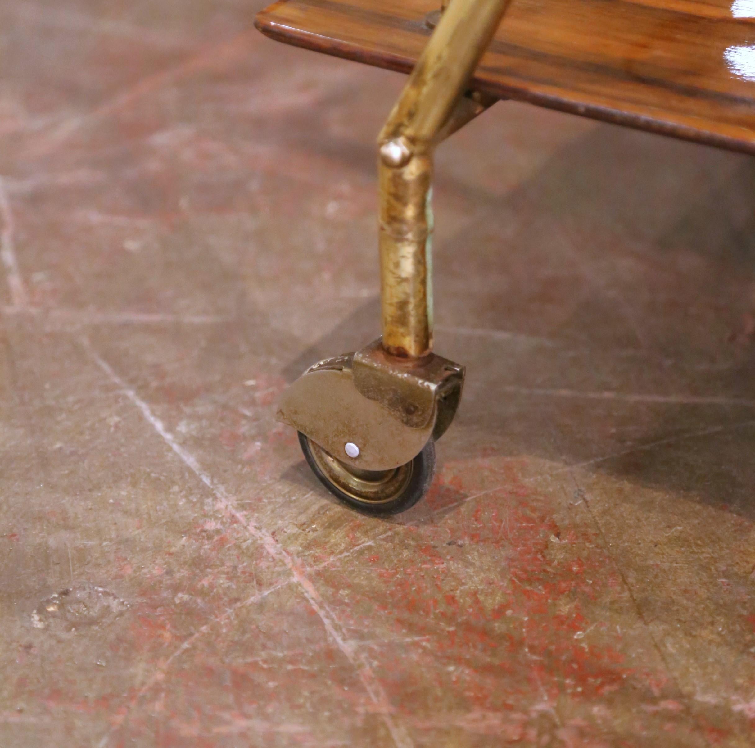 Carrello da bar francese di metà secolo in finto bambù, ottone e mogano con vassoio rimovibile in vendita 3