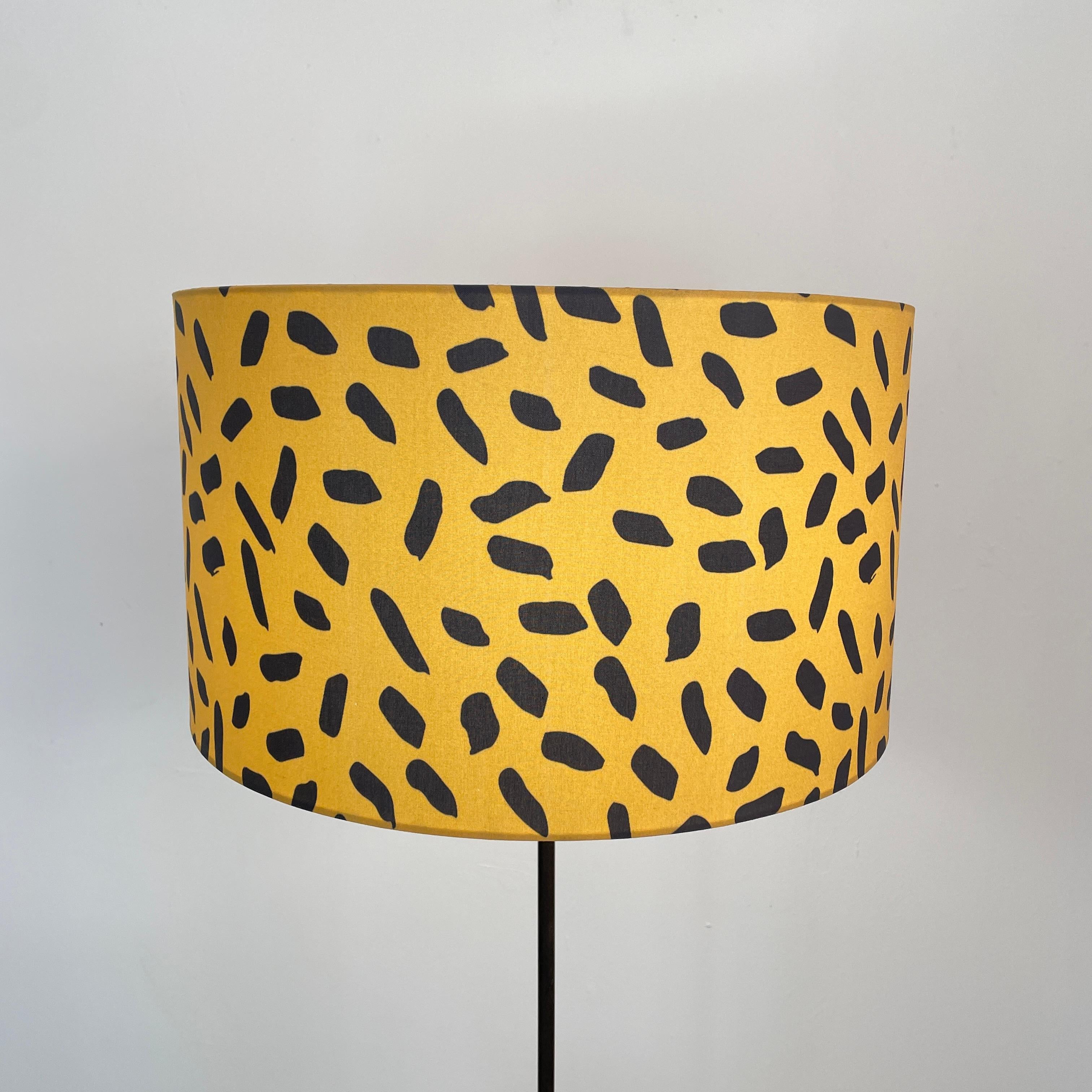 Mid-Century French Floor Lamp Made of Black Metal with Yellow Fabric Shade, 1950 For Sale 3