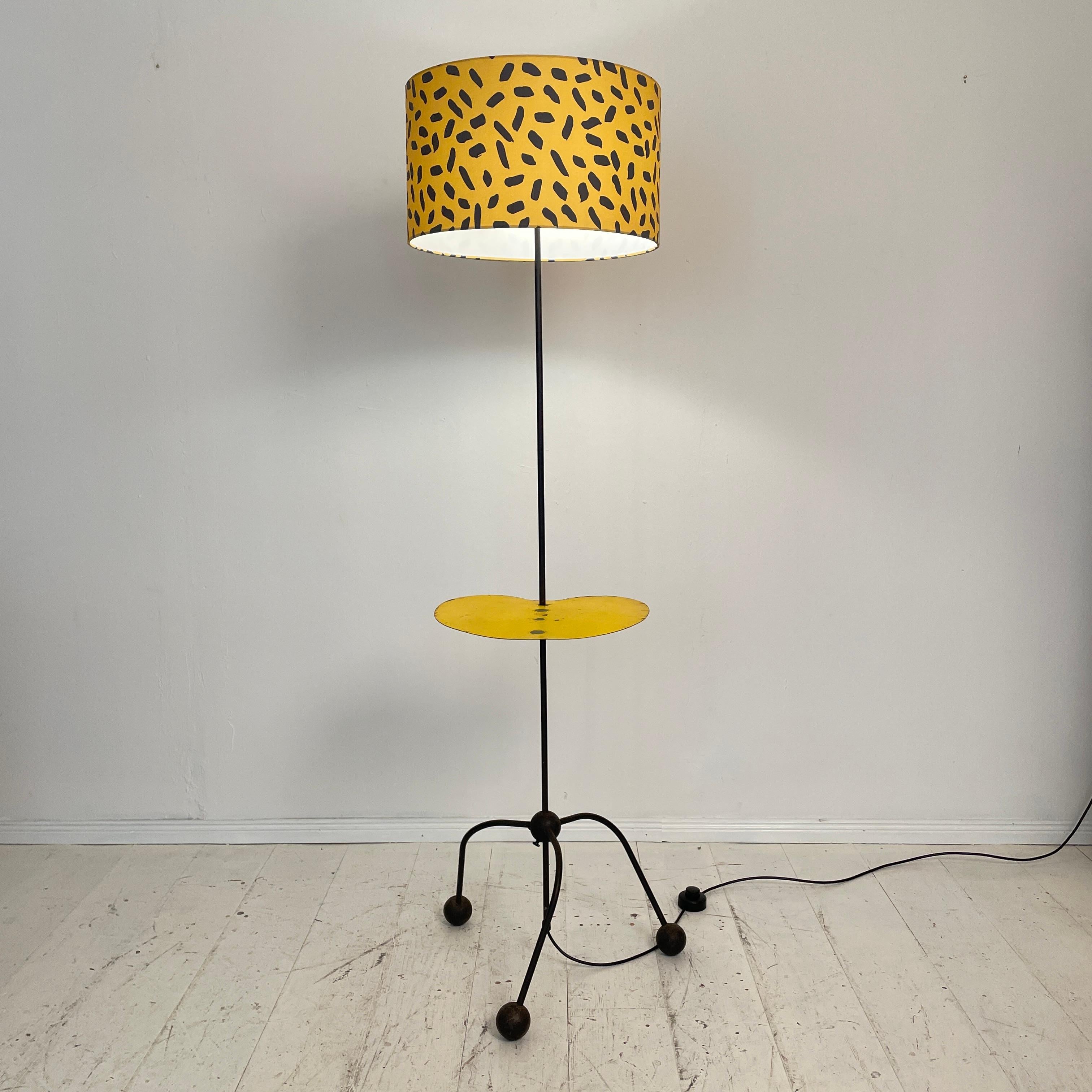 Mid-Century French Floor Lamp Made of Black Metal with Yellow Fabric Shade, 1950 For Sale 4