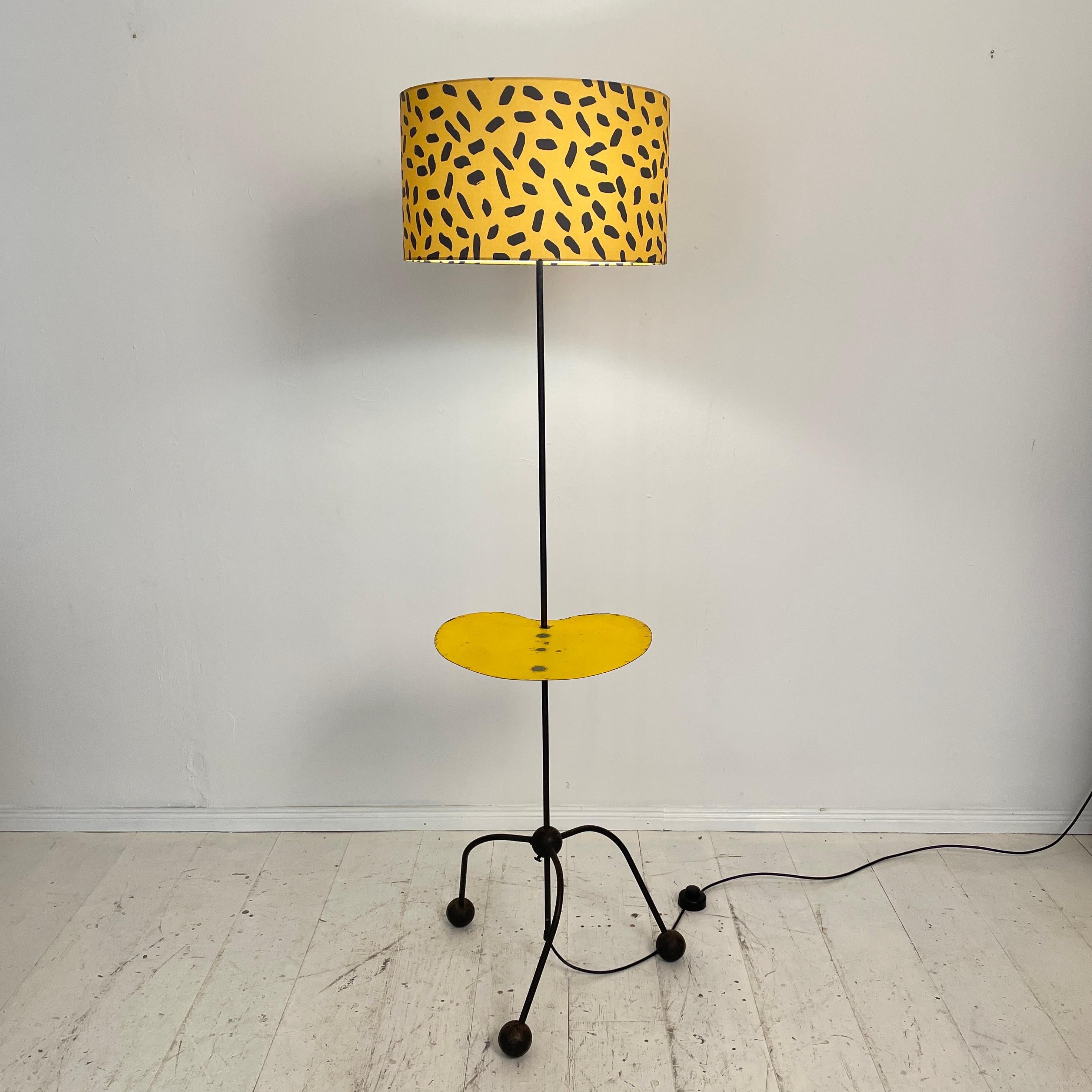 Mid-Century French Floor Lamp Made of Black Metal with Yellow Fabric Shade, 1950 For Sale 5