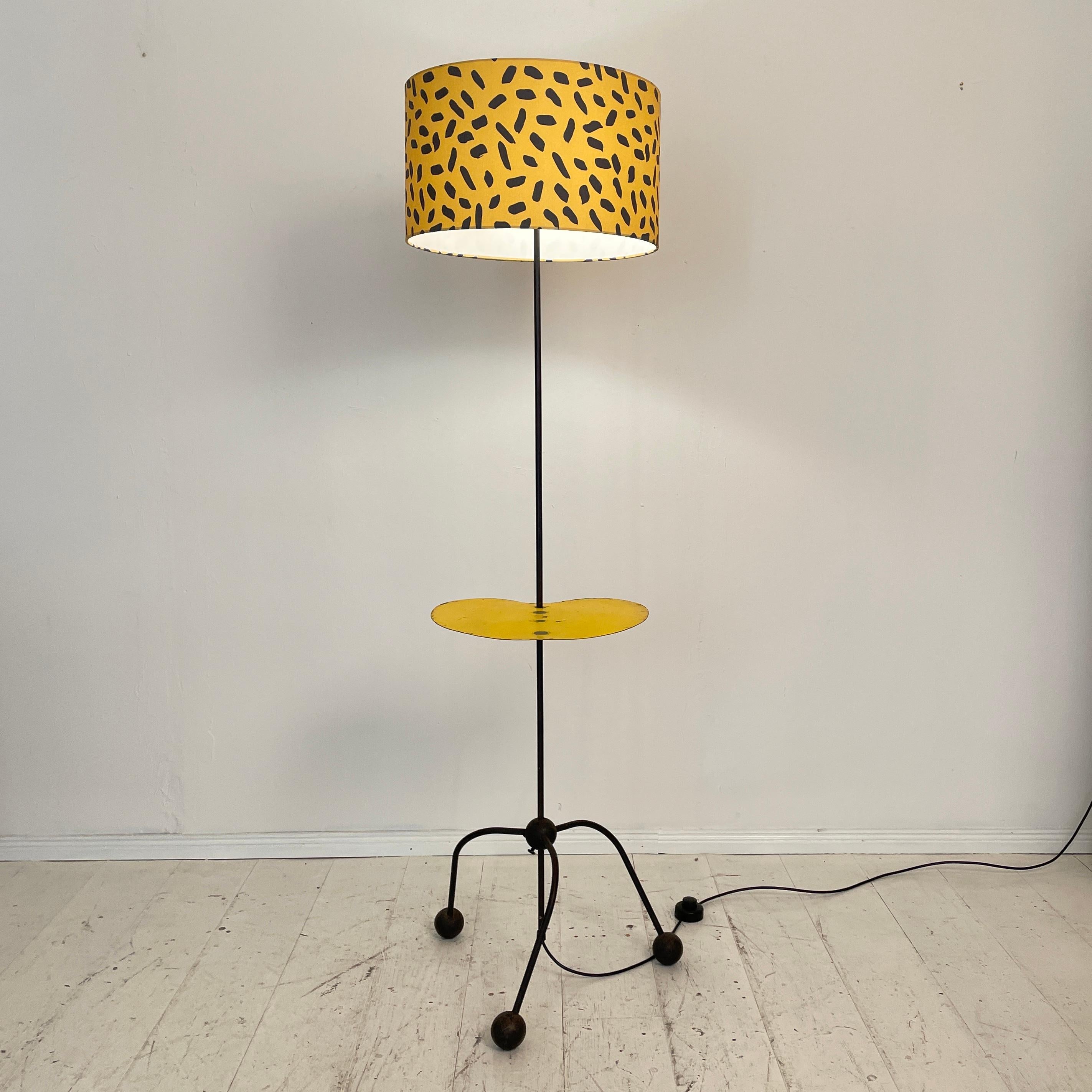 Mid-Century French Floor Lamp Made of Black Metal with Yellow Fabric Shade, 1950 For Sale 6