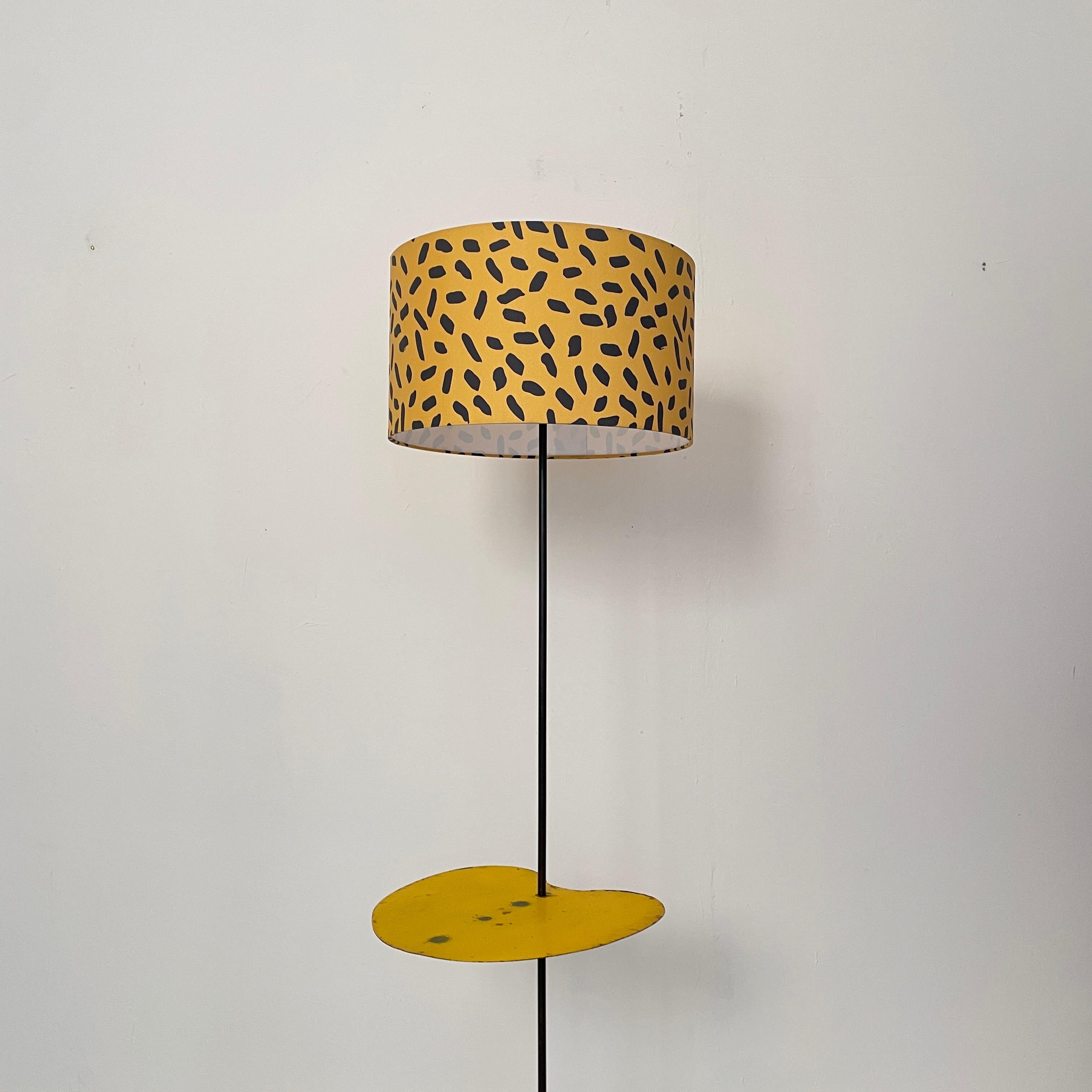 Mid-Century French Floor Lamp Made of Black Metal with Yellow Fabric Shade, 1950 In Good Condition For Sale In Berlin, DE