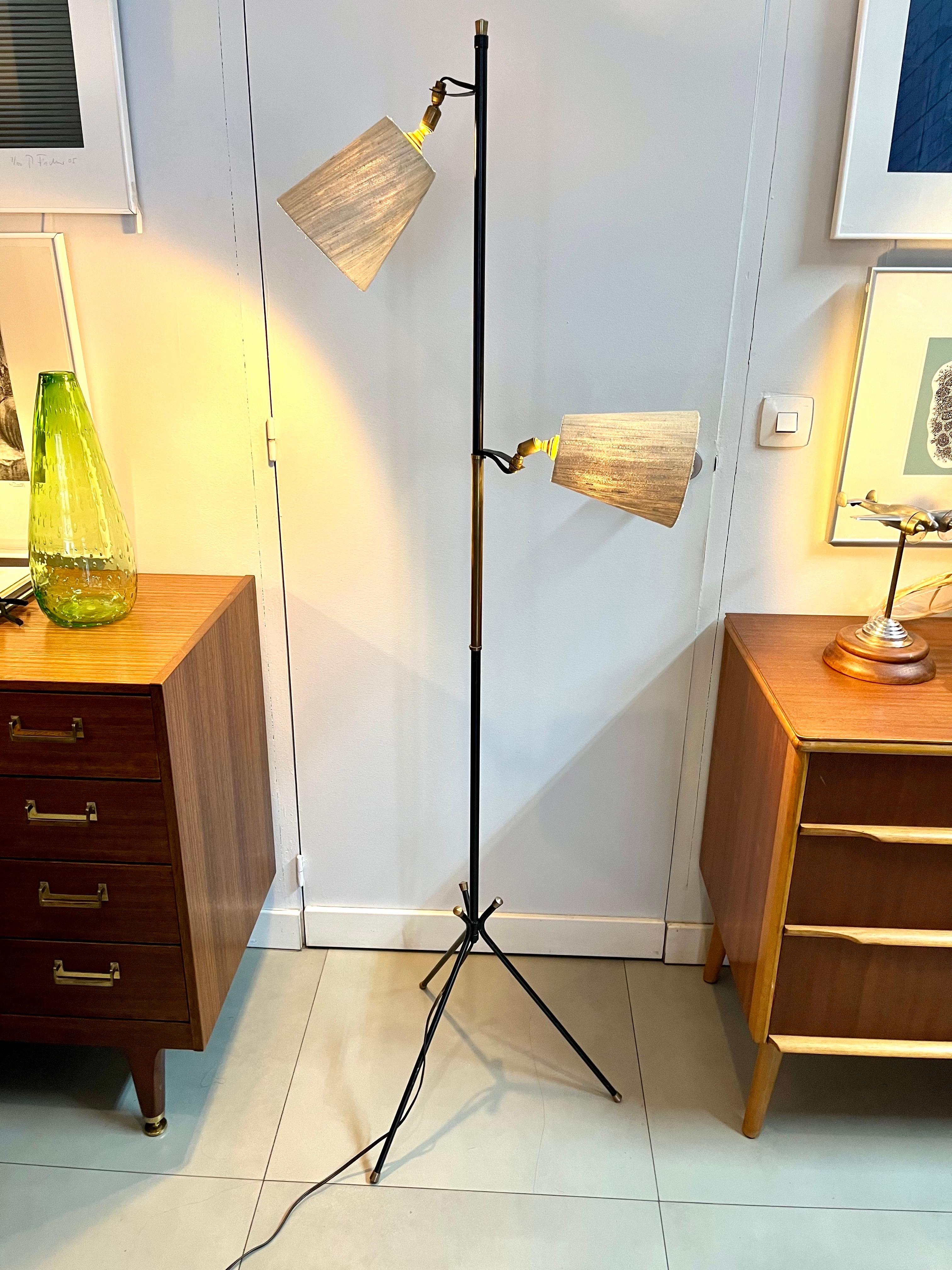 Mid-Century moderno Lampada da terra francese del metà secolo scorso  Base per treppiede in vendita