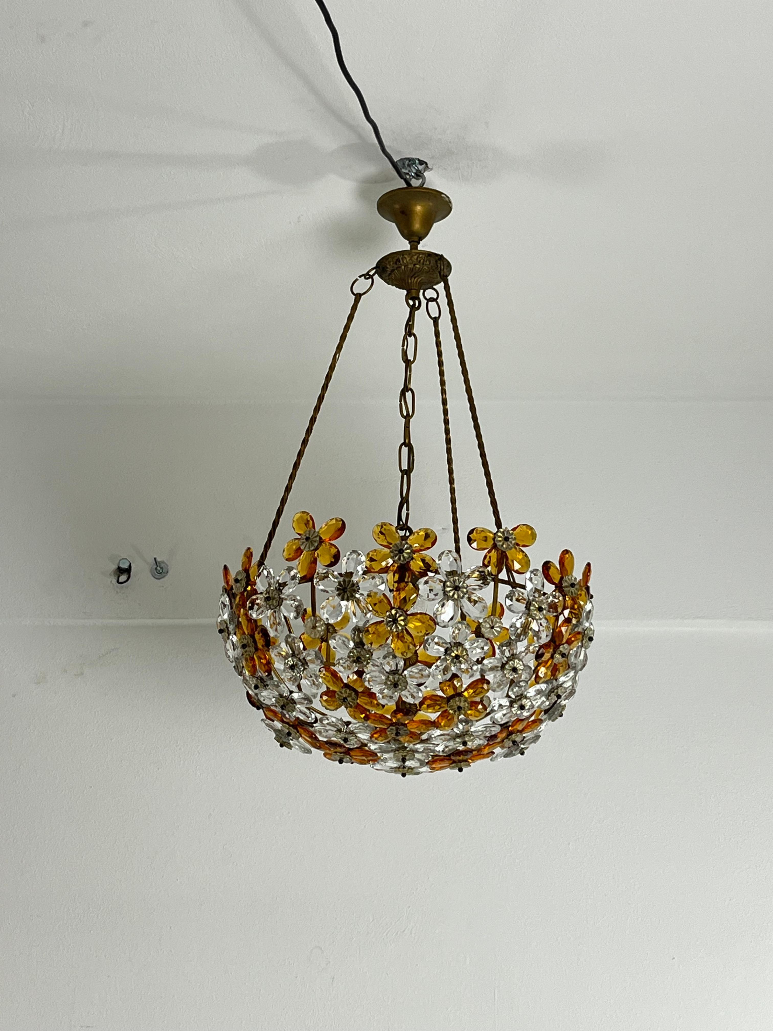 Mid-Century French Floral Chandelier In Brass And Faceted Crystal, 1960s 7