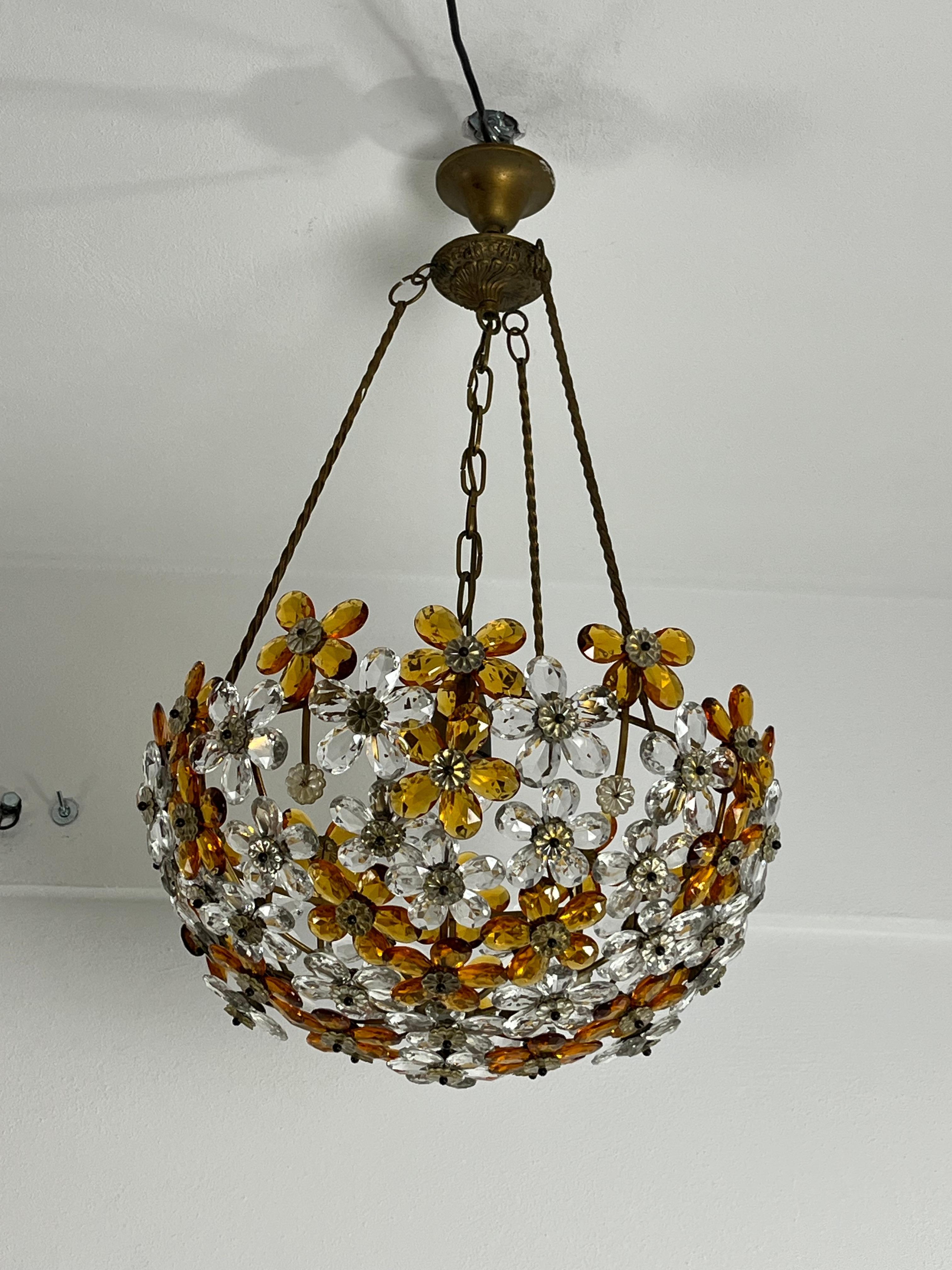 Mid-Century French Floral Chandelier In Brass And Faceted Crystal, 1960s 8