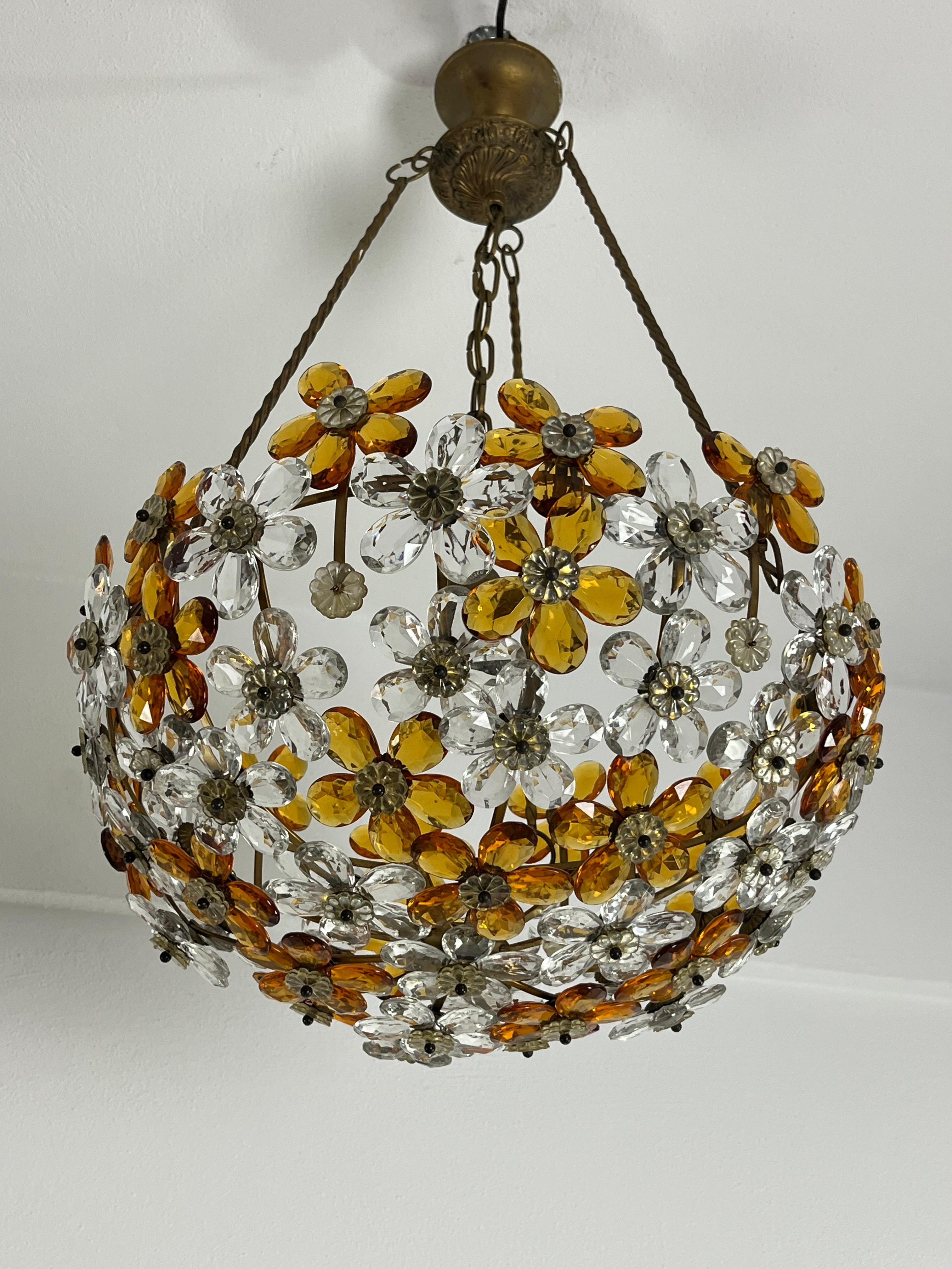 Mid-Century French Floral Chandelier In Brass And Faceted Crystal, 1960s 2