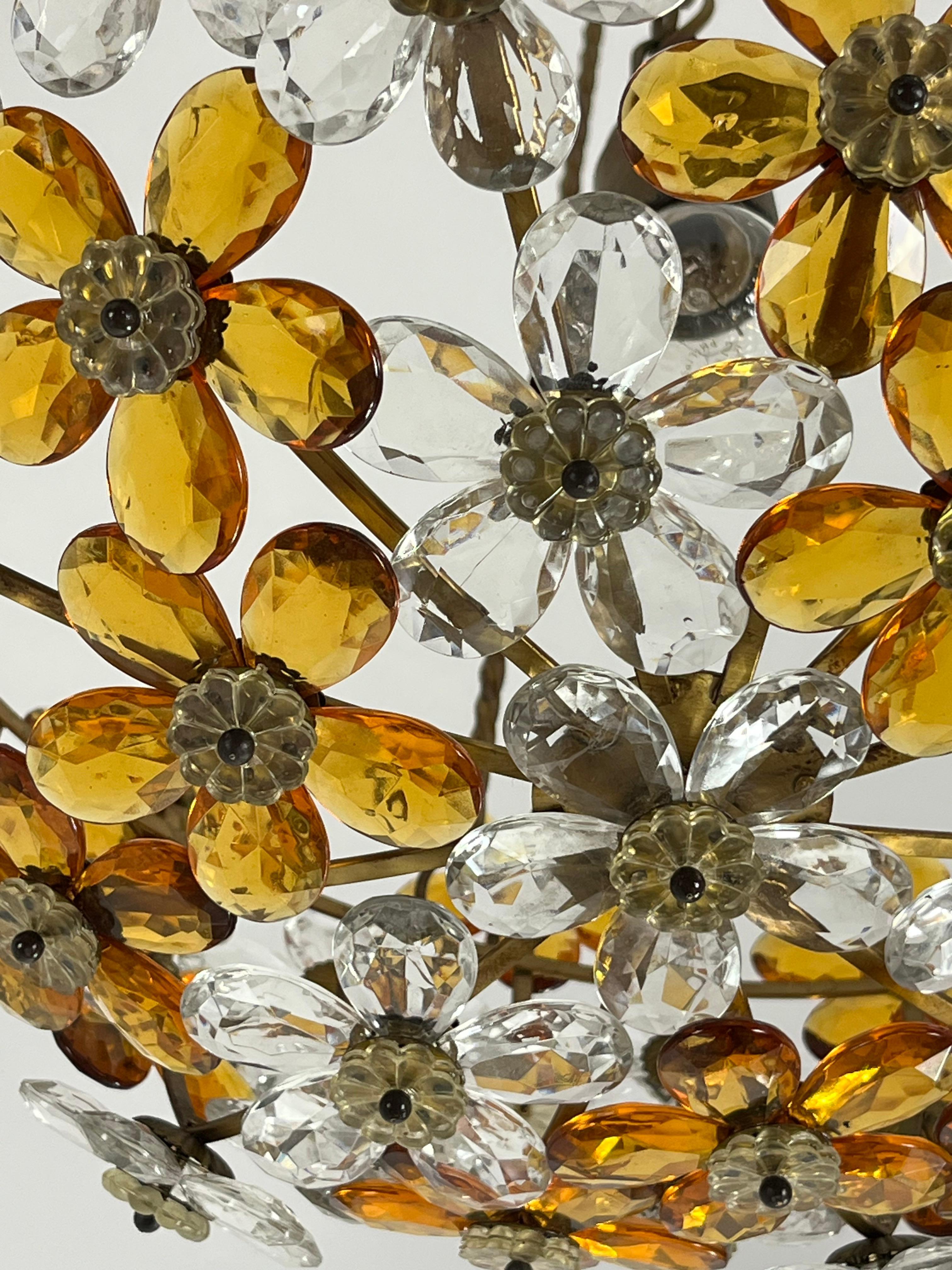 Mid-Century French Floral Chandelier In Brass And Faceted Crystal, 1960s 4