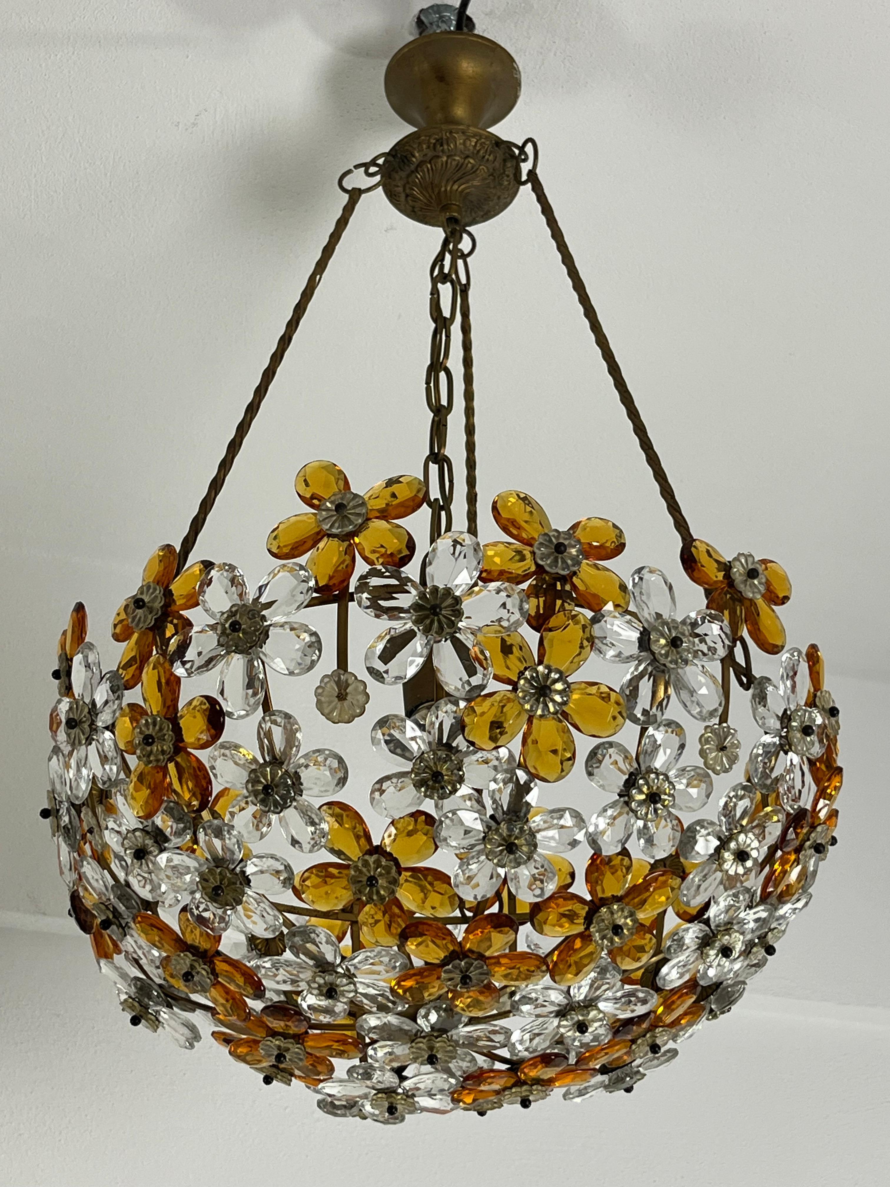 Mid-Century French Floral Chandelier In Brass And Faceted Crystal, 1960s 5
