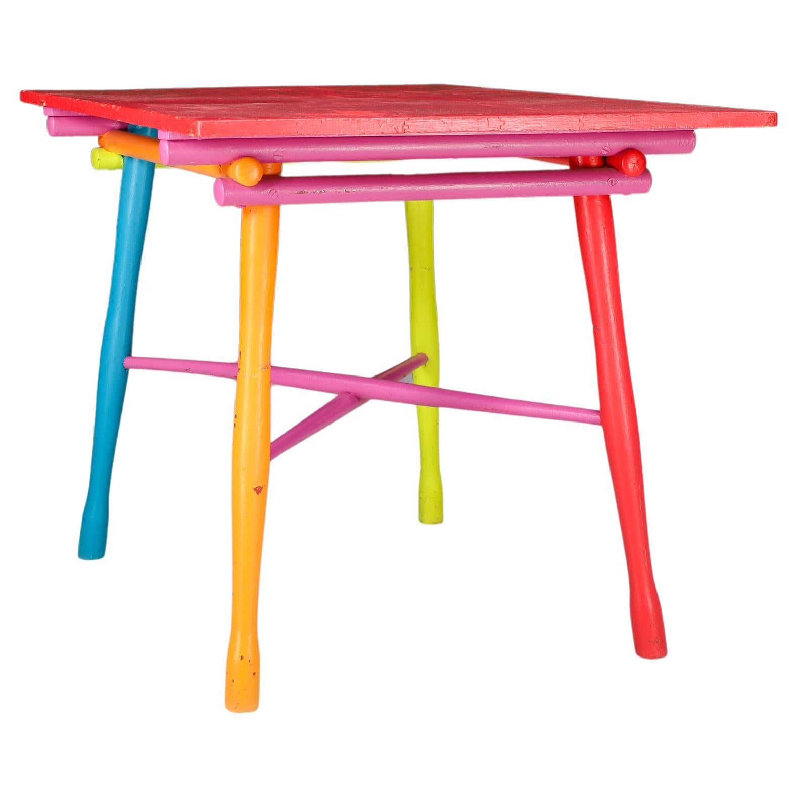 Table en bois de hêtre peint d'art populaire français du milieu du siècle, France, années 1960
