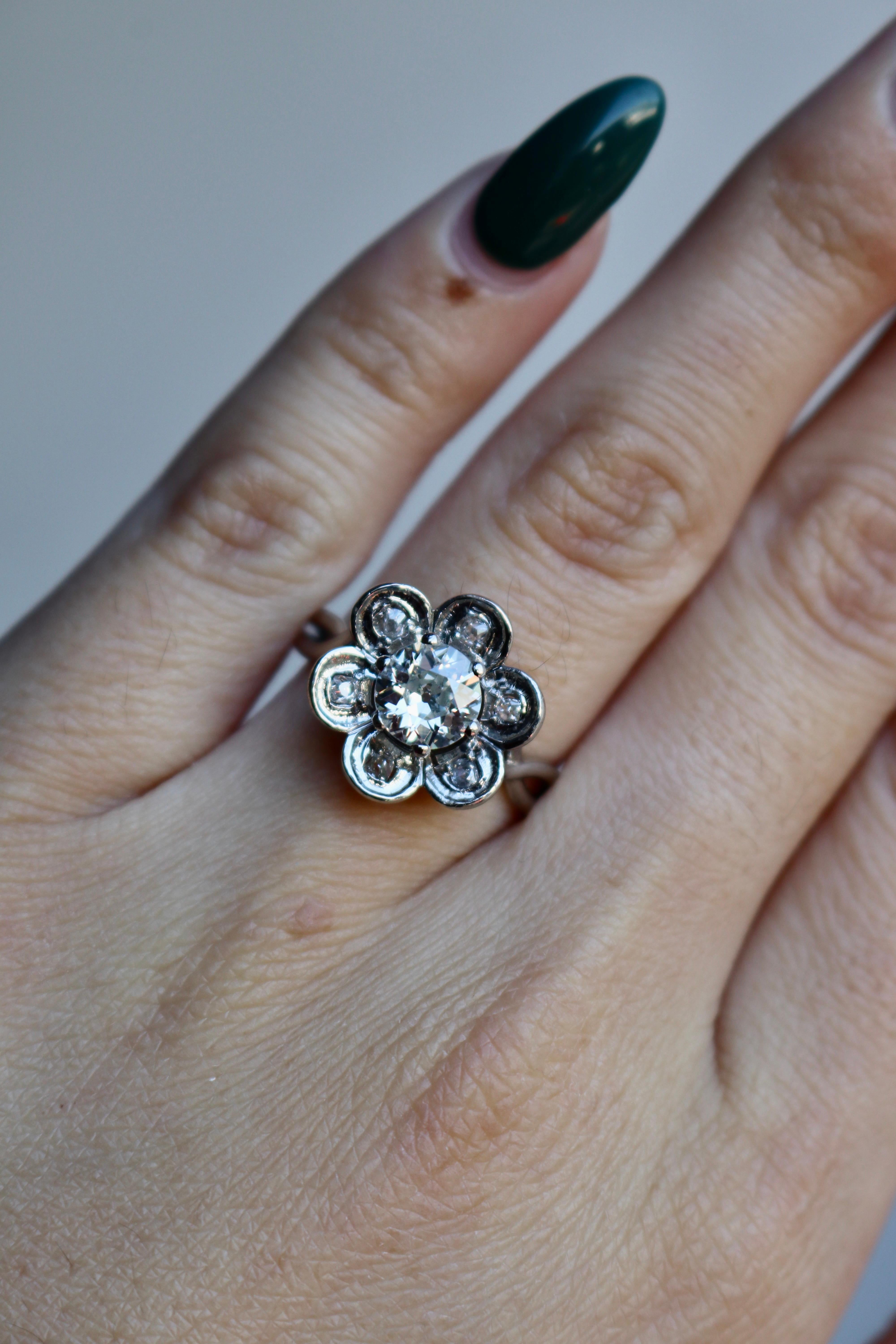 Mid Century French GIA 0.90 Carat Old European Cut Diamond Platinum Flower Ring For Sale 2