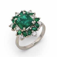 Bague de cocktail en or blanc 18 carats, émeraude de 2,55 carats, GIA, du milieu du siècle.