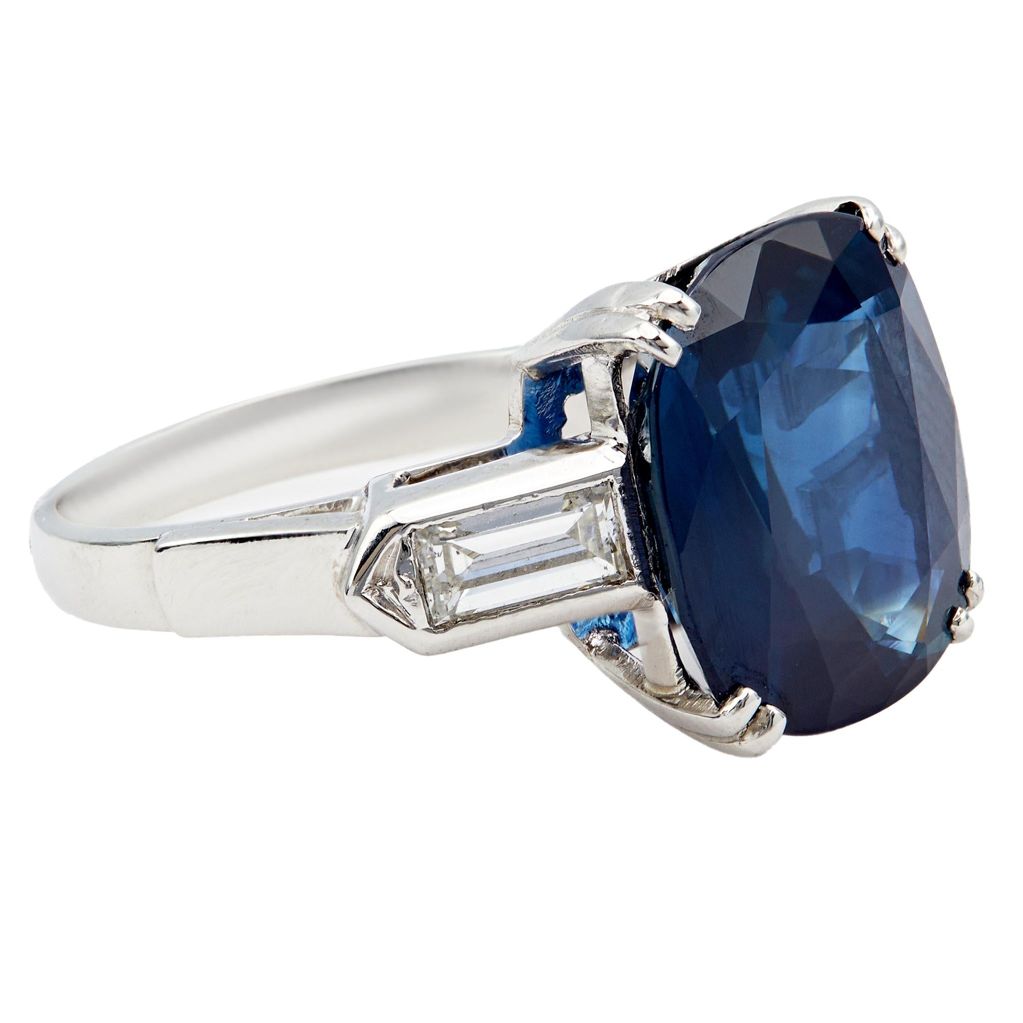 Women's or Men's Mid Century French GIA 8.33 Carat Sapphire and Diamond Platinum Ring