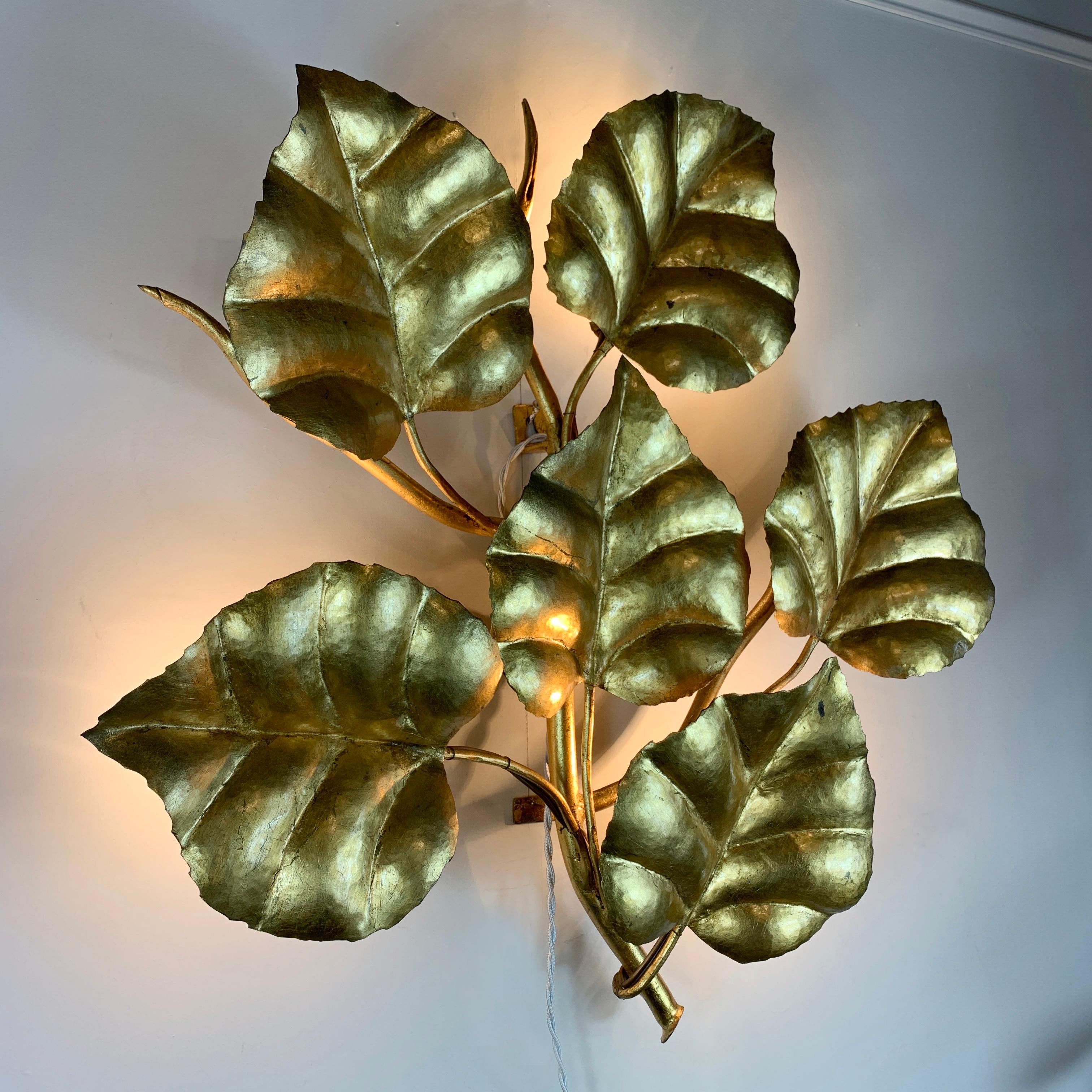 Mid century French Gilt Leaf Wall Sconce In Good Condition In Hastings, GB