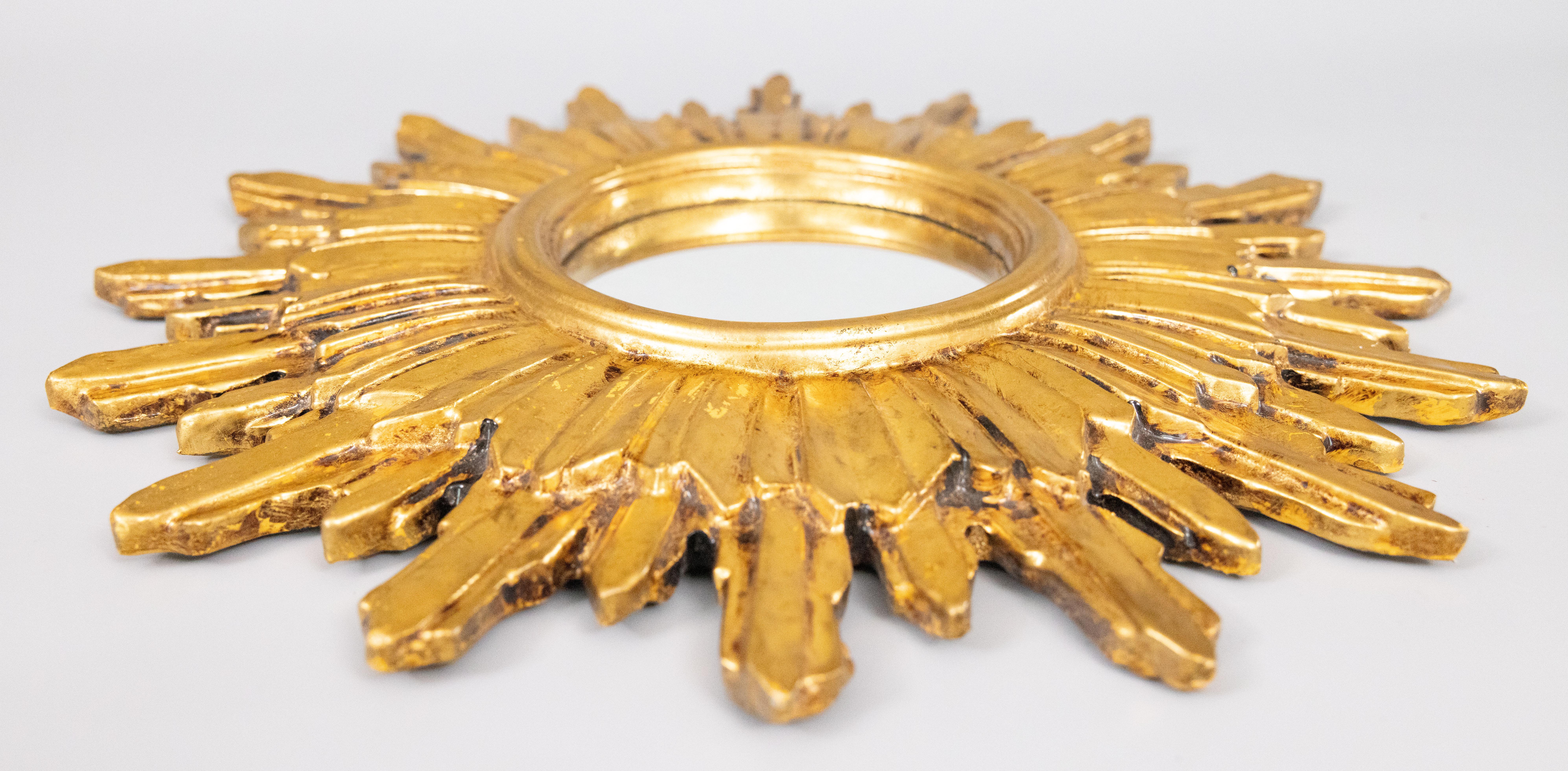 Français Miroir en bois doré du milieu du siècle dernier