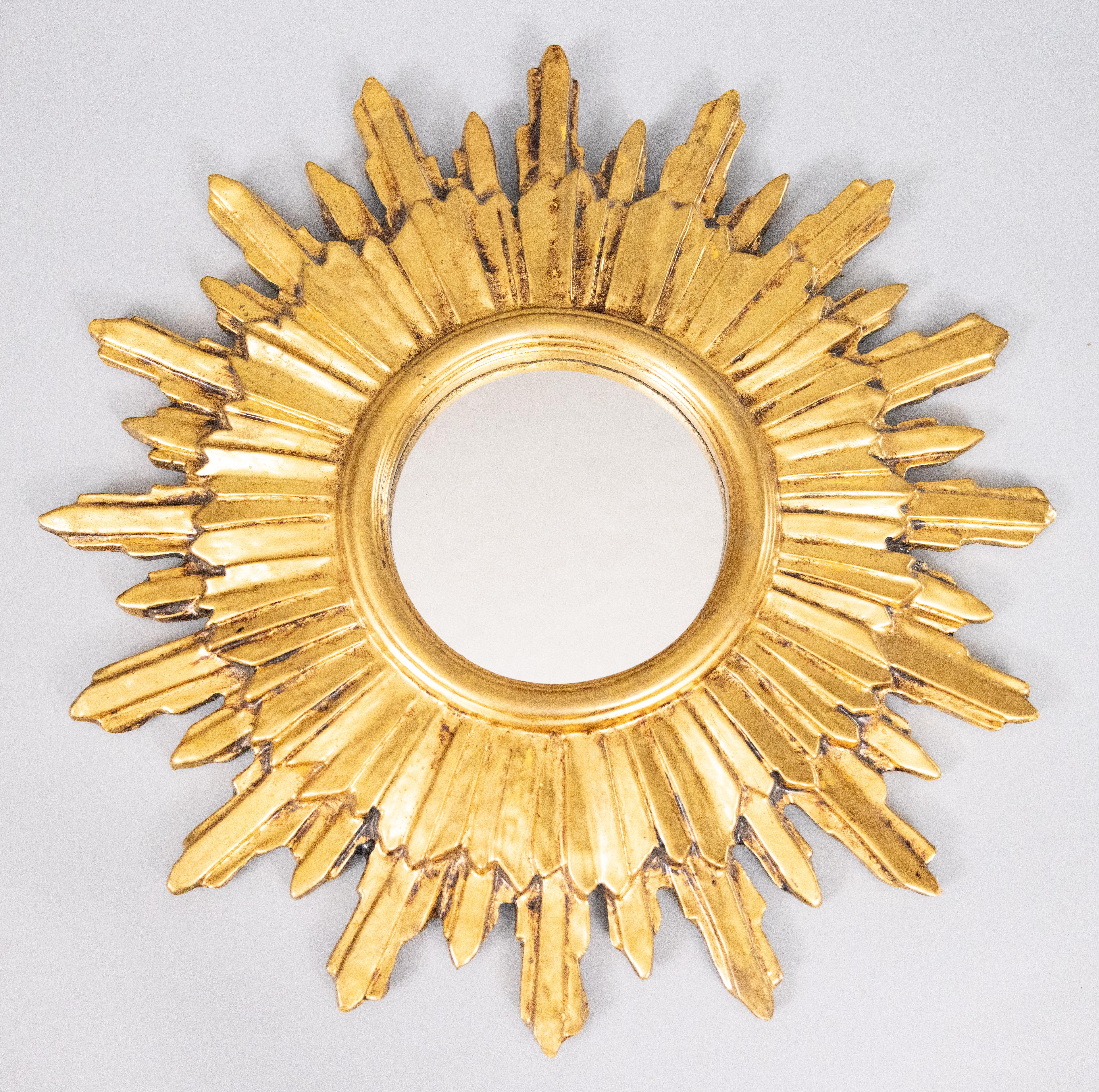 Verre Miroir en bois doré du milieu du siècle dernier