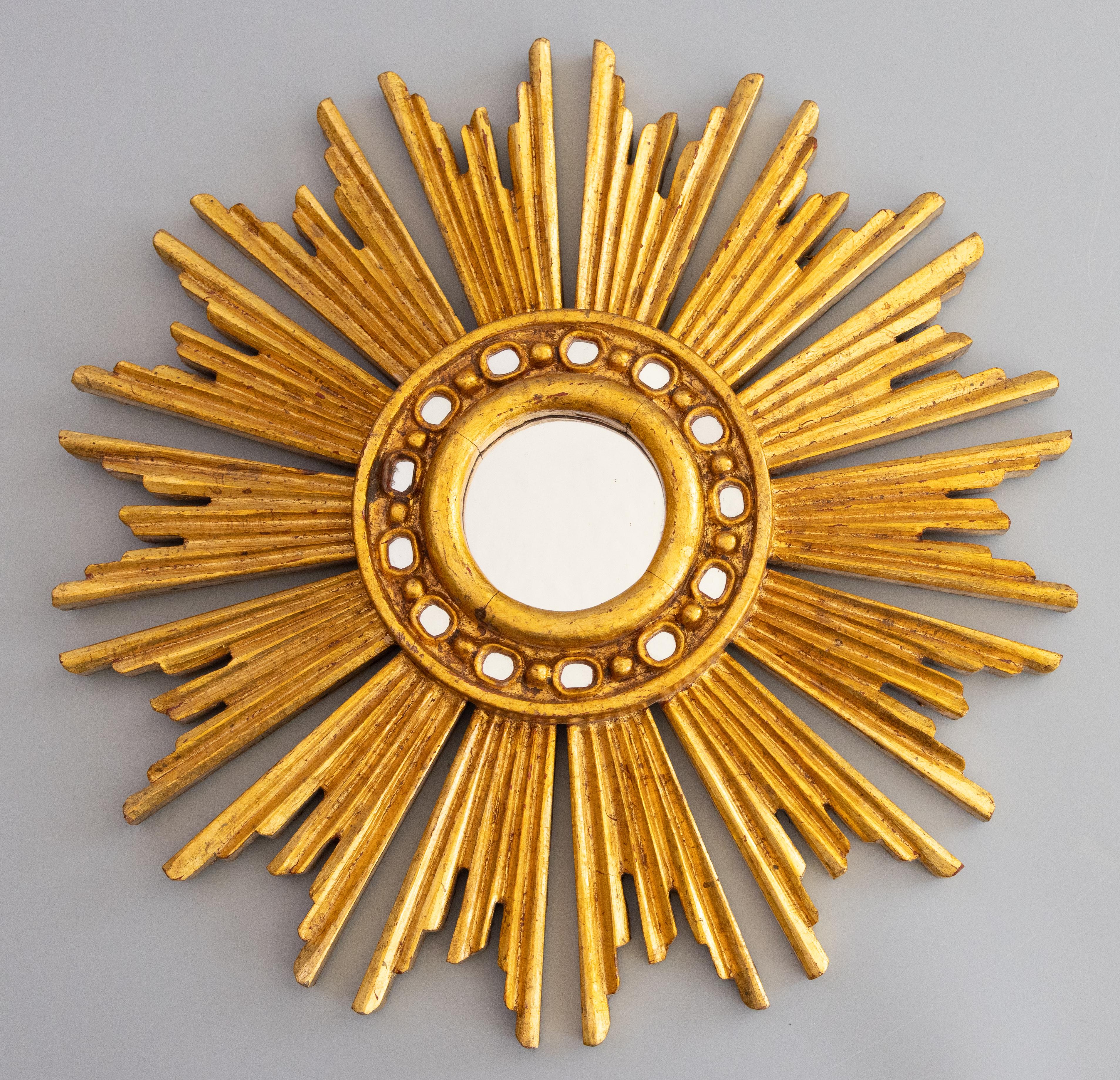 XX secolo Specchio francese di metà secolo in legno dorato a raggiera in vendita