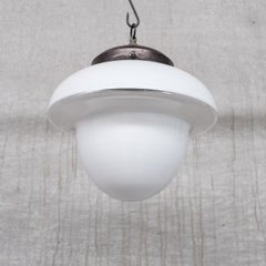 Lampada a sospensione di metà secolo in vetro francese bicolore opalino