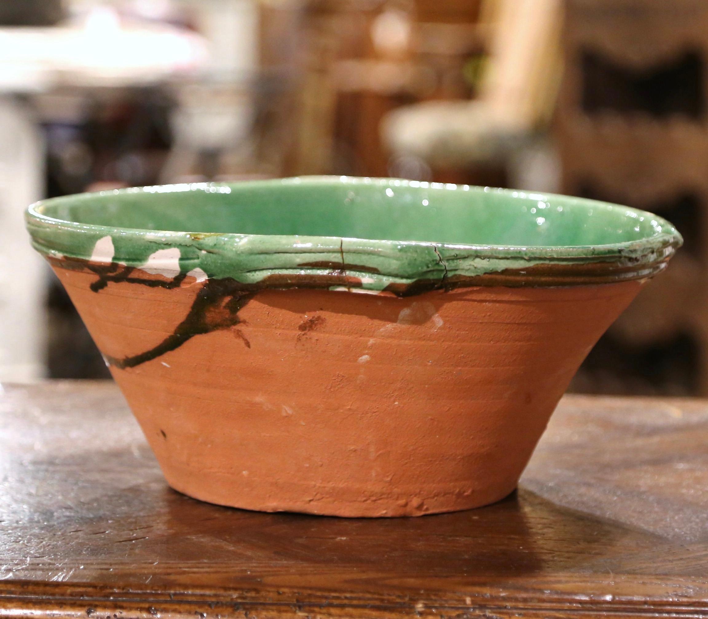 Mid-Century French Green Glazed Terracotta Decorative Bowl from Provence In Excellent Condition For Sale In Dallas, TX