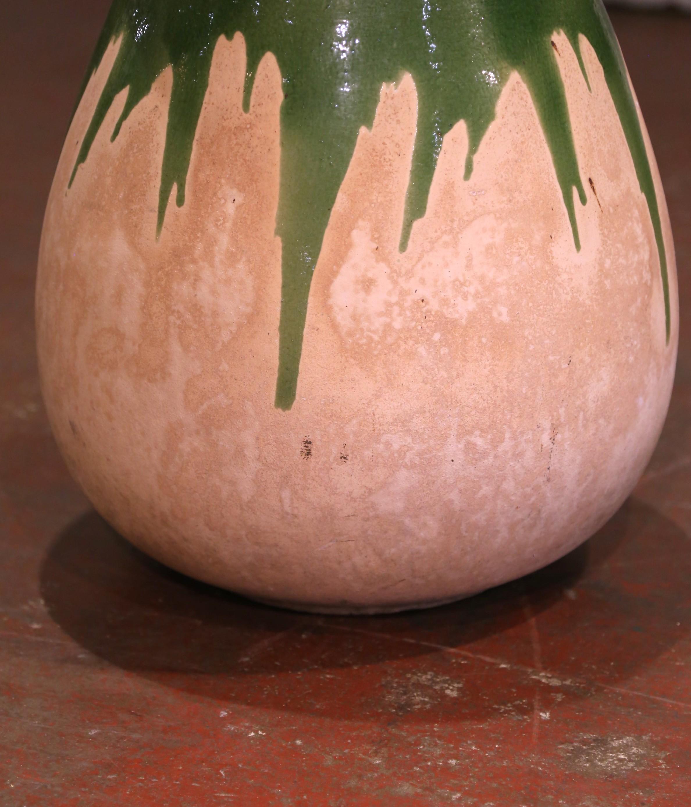 Francese Vaso per olive in terracotta verde della Provenza francese di metà secolo in vendita