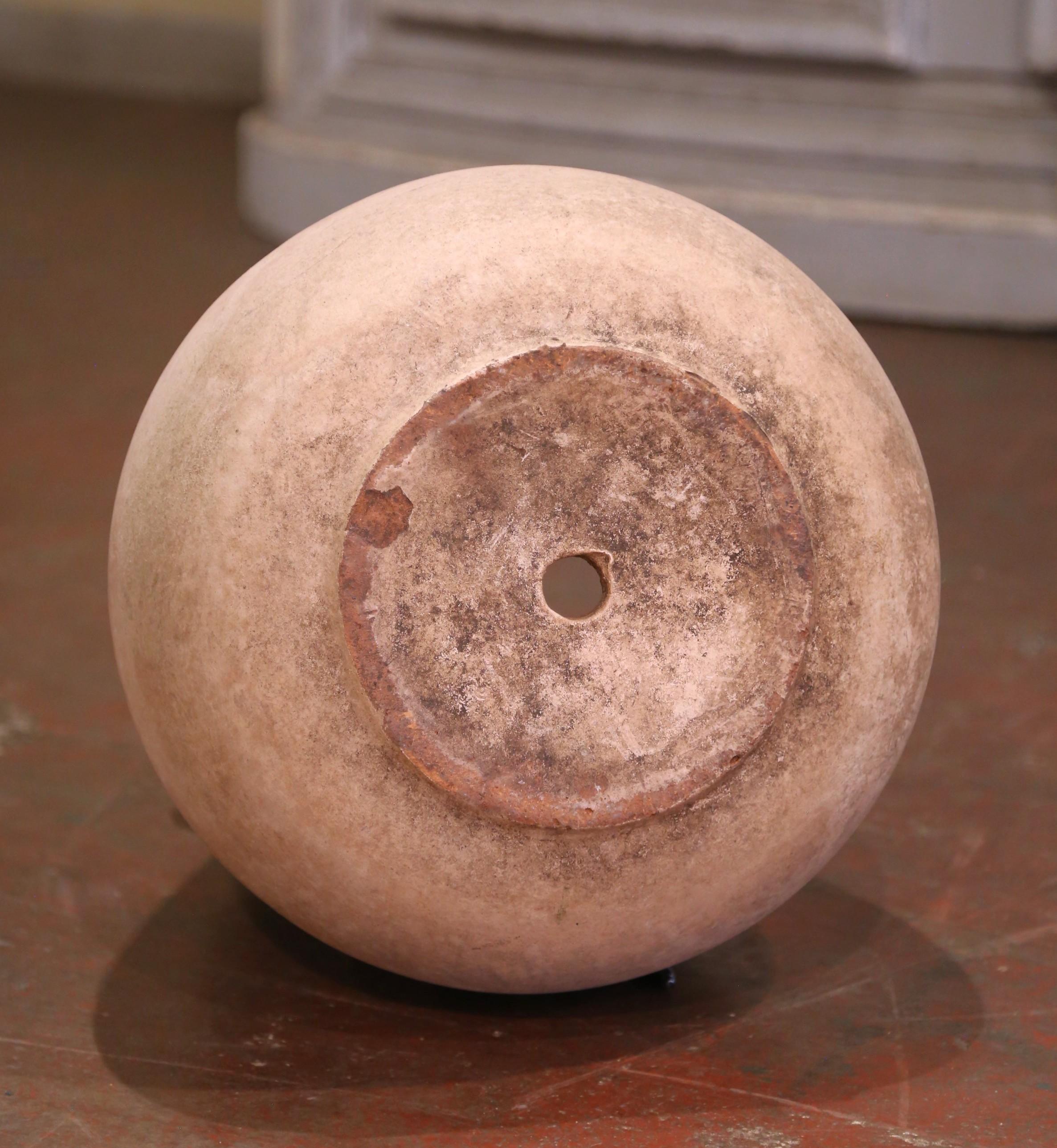 Cotto Vaso per olive in terracotta verde della Provenza francese di metà secolo in vendita