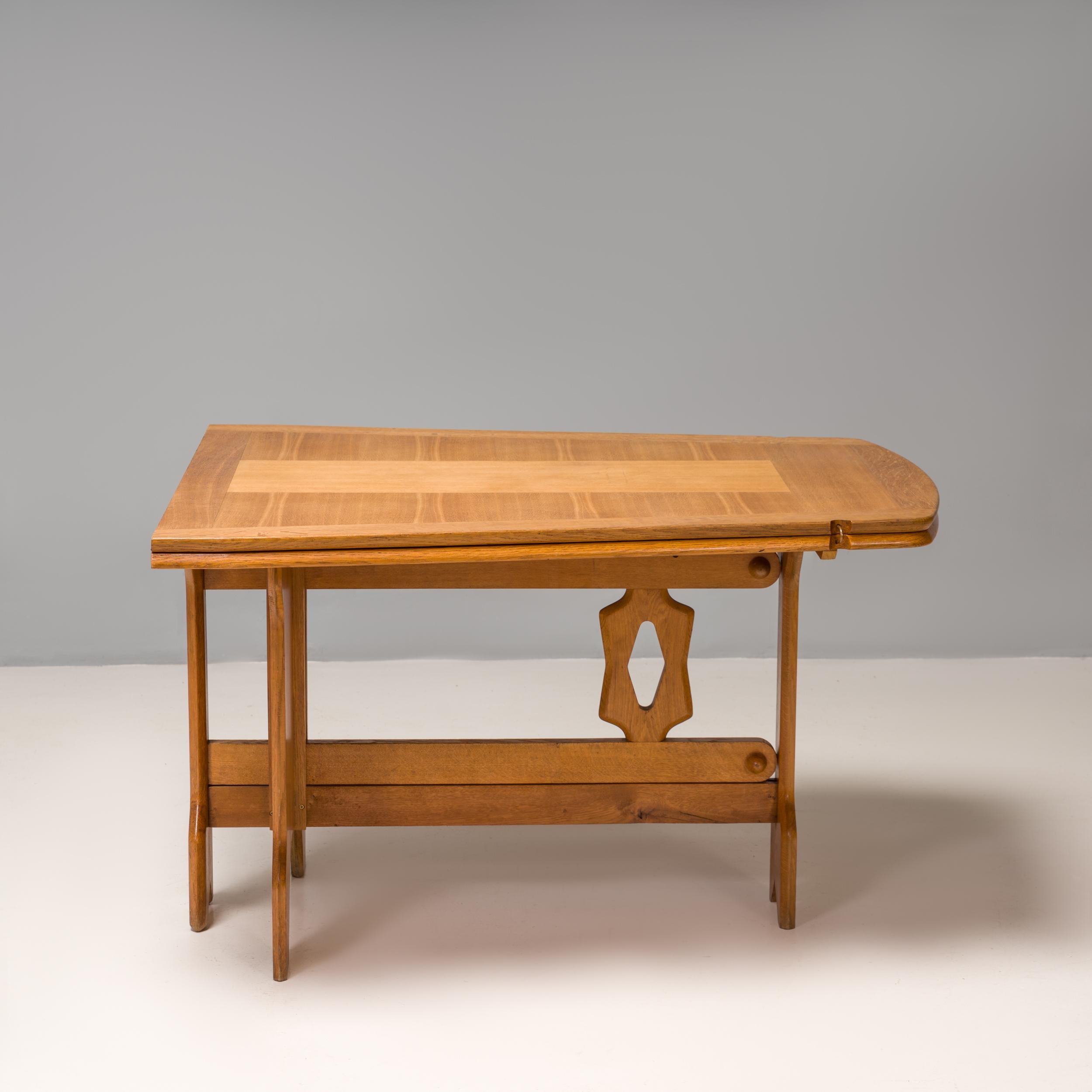 Mid Century French Guillerme et Chambron Extendable Solid Oak Dining Table In Good Condition In London, GB