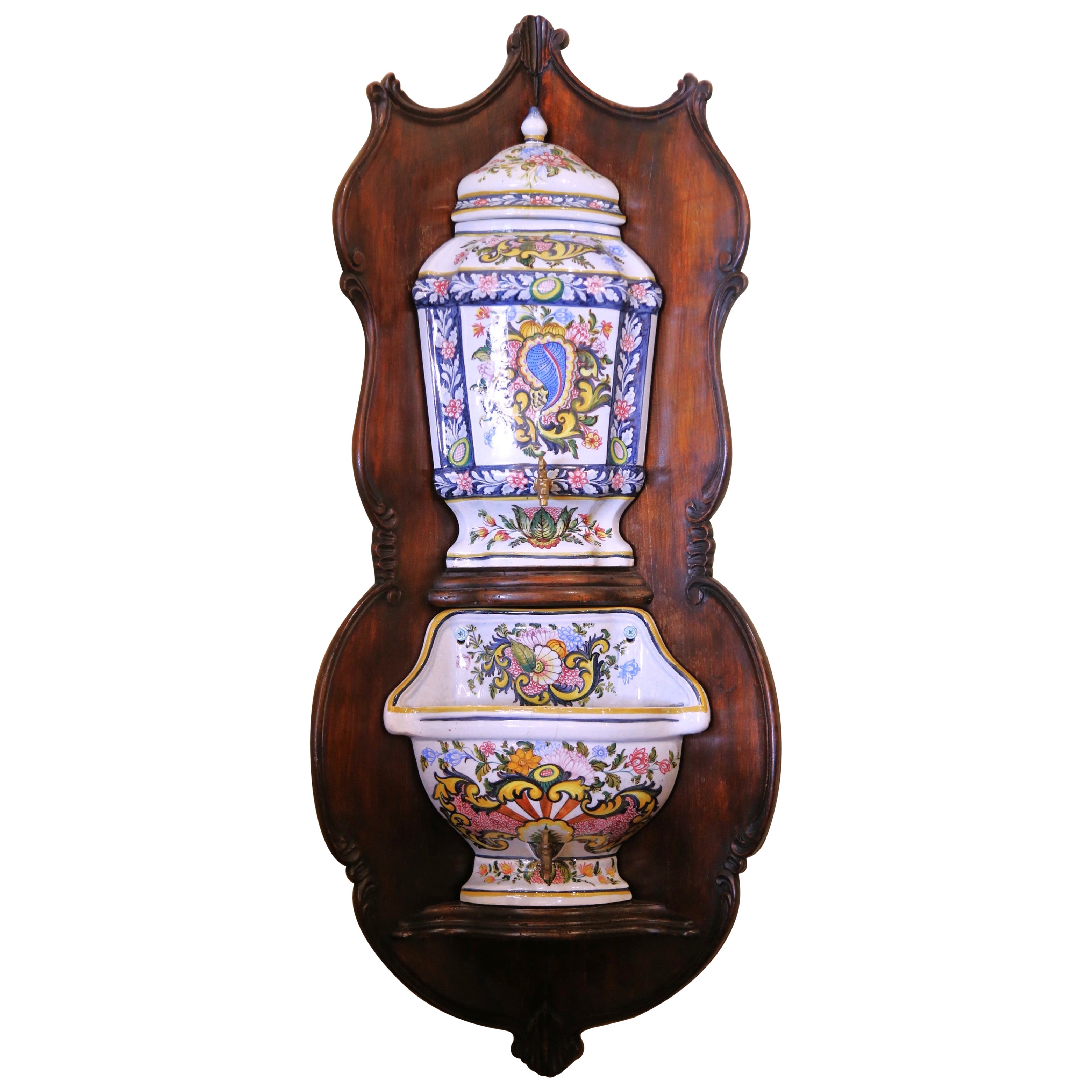 Französischer handbemalter Eckschrank Desvres aus Fayence mit Lavabo-Brunnen aus der Mitte des Jahrhunderts im Angebot