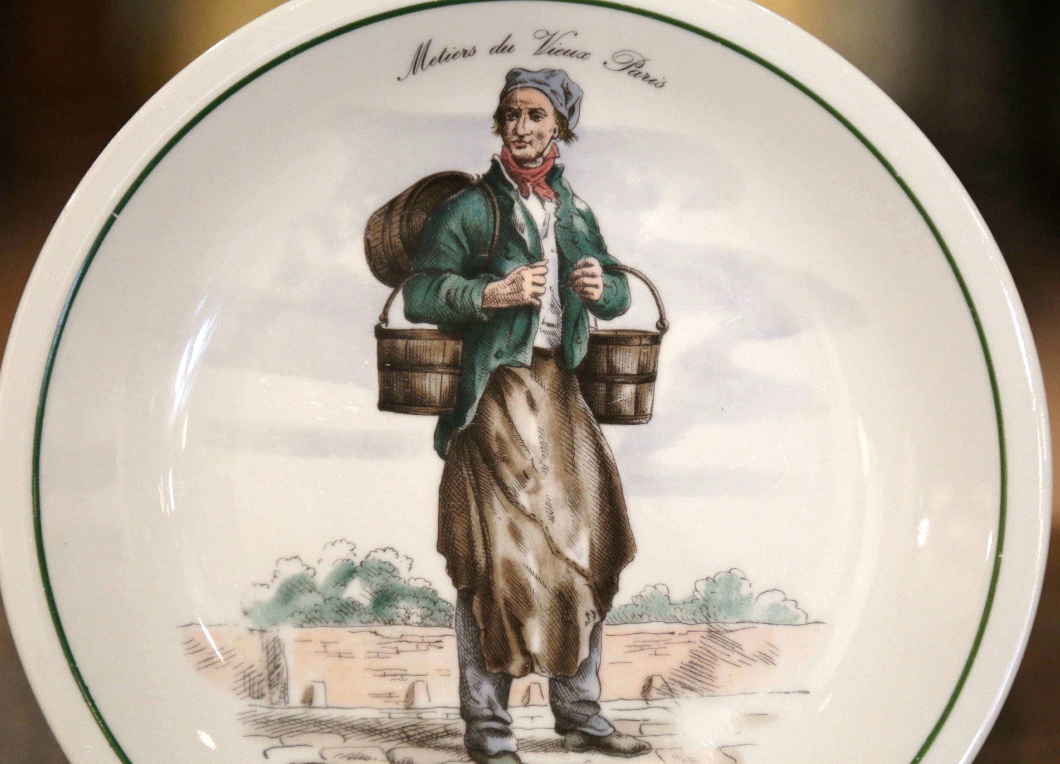 Assiettes en porcelaine peintes à la main du milieu du siècle dernier de Paris, lot de 12 en vente 1
