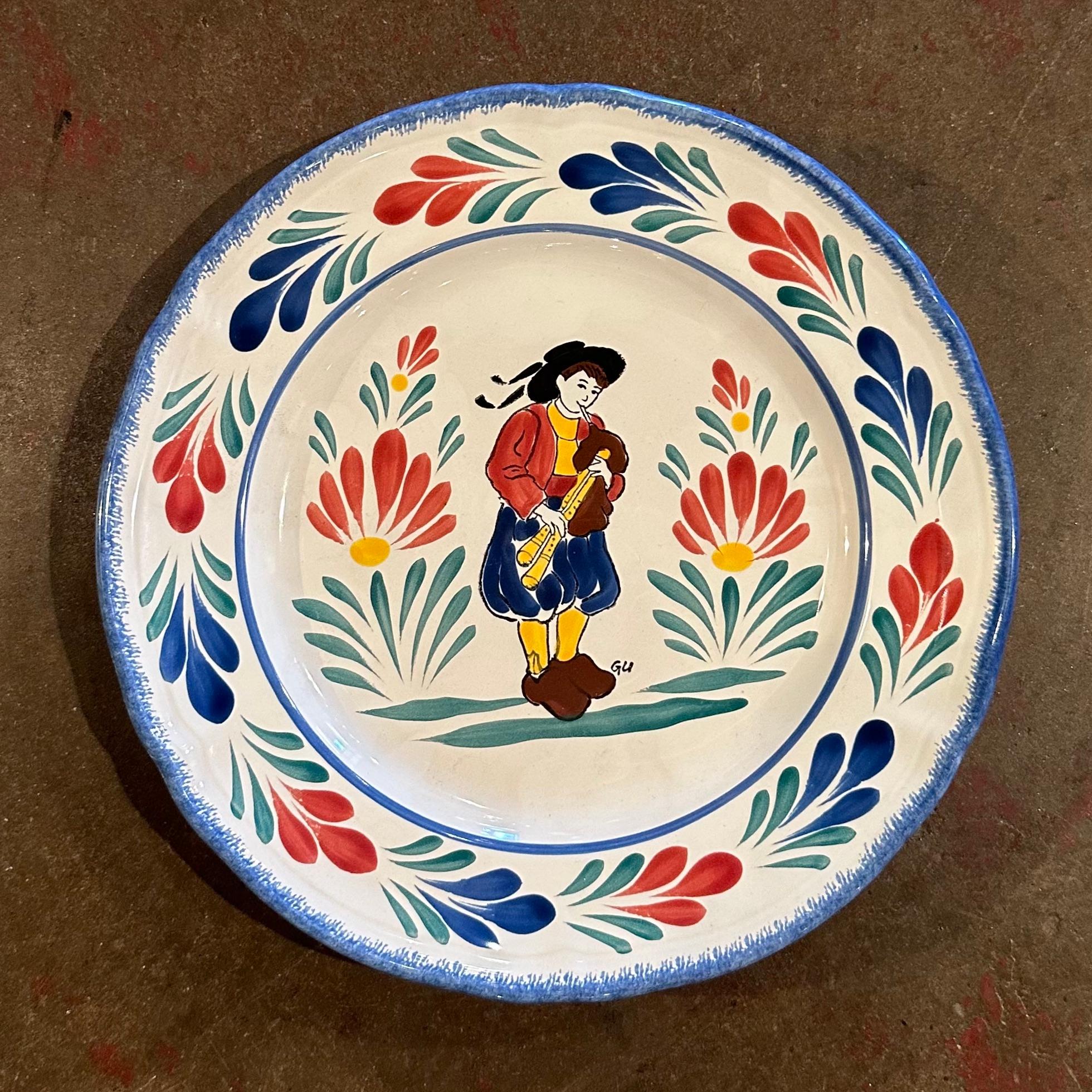 Hand-Painted Mid-Century French Hand Painted Quimper Plates Stamped Pornic, Set of 4 For Sale