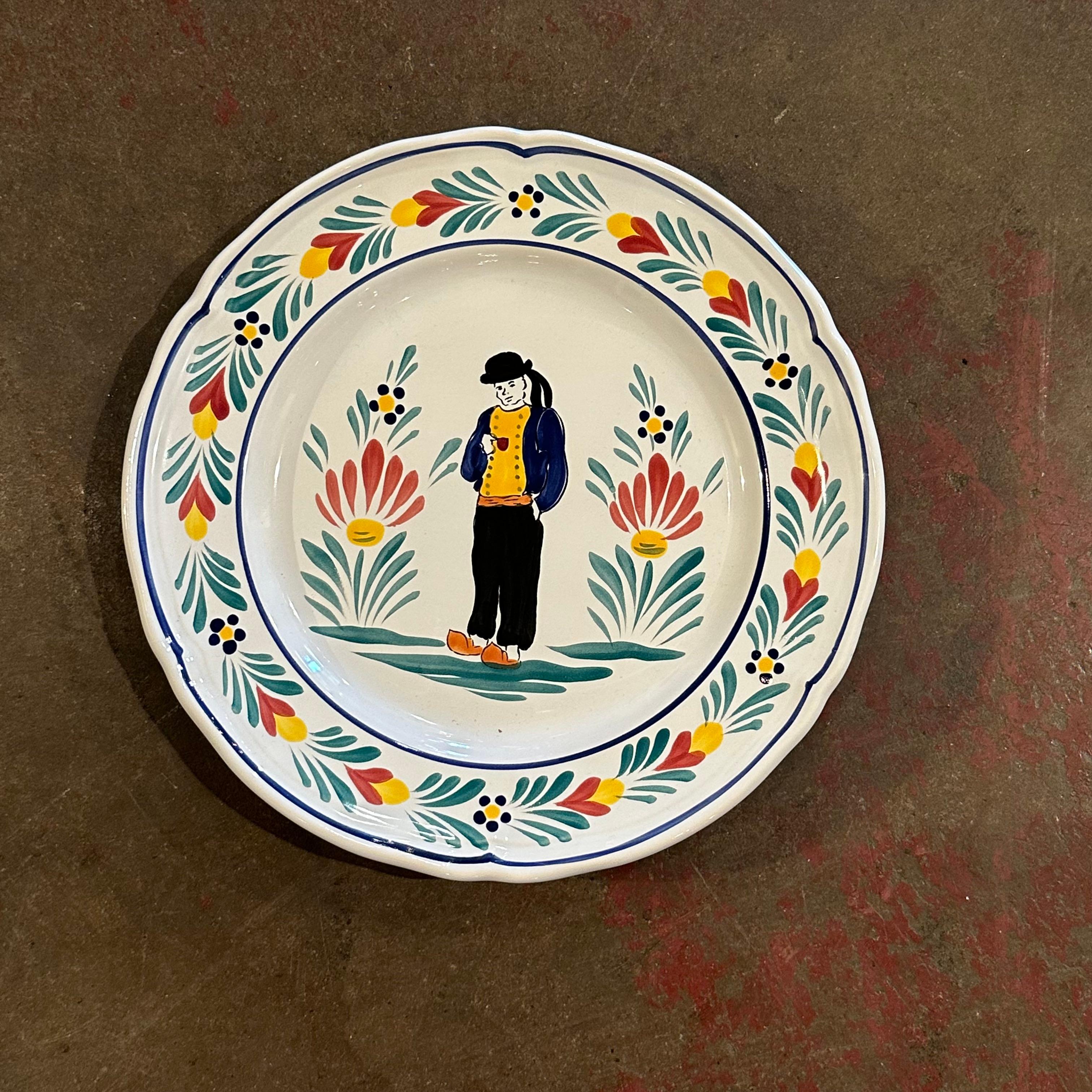 Mid-Century French Hand Painted Quimper Plates Stamped Pornic, Set of 4 In Good Condition For Sale In Dallas, TX